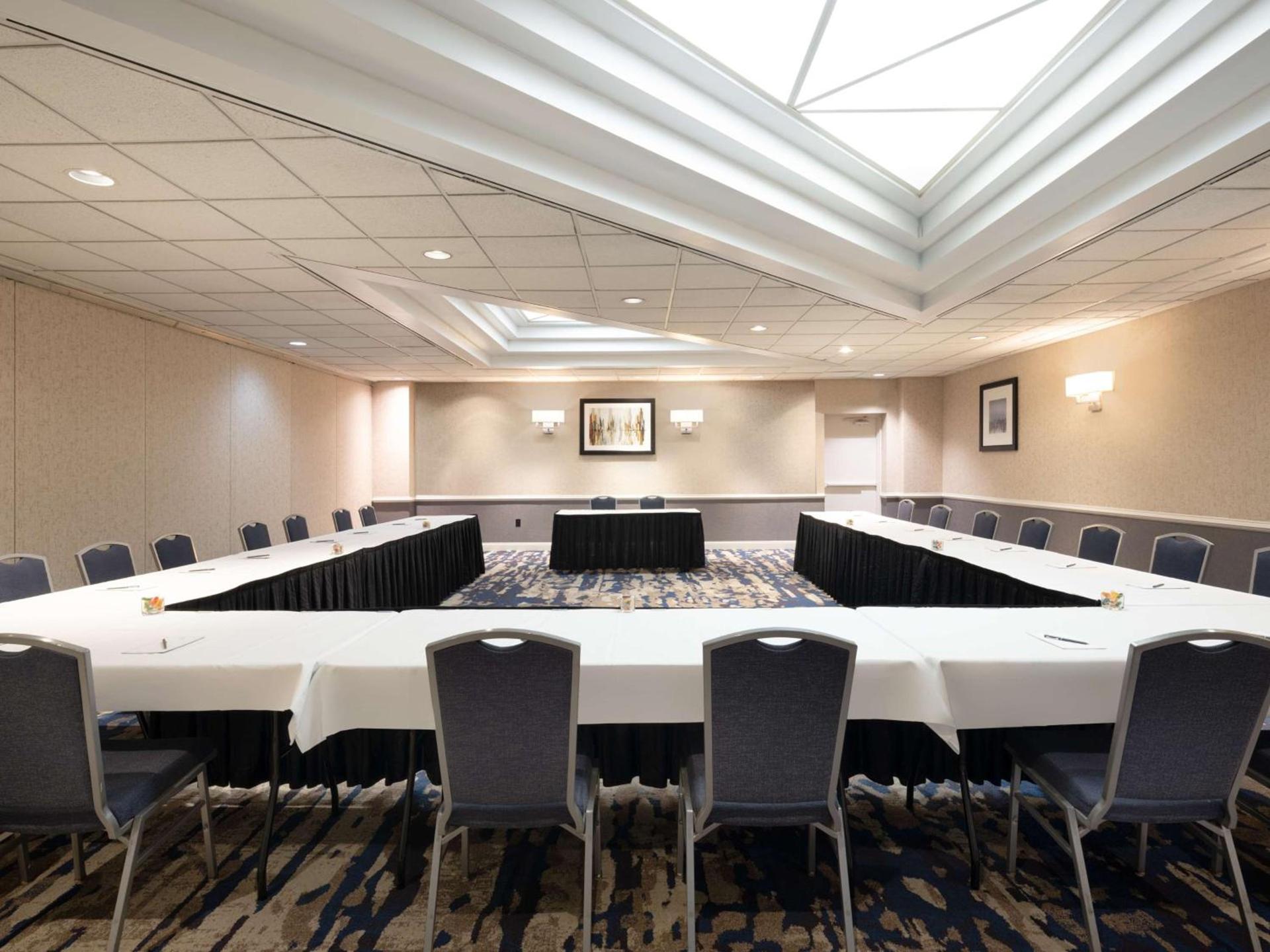 Embassy Suites Baltimore - North/Hunt Valley photo 42