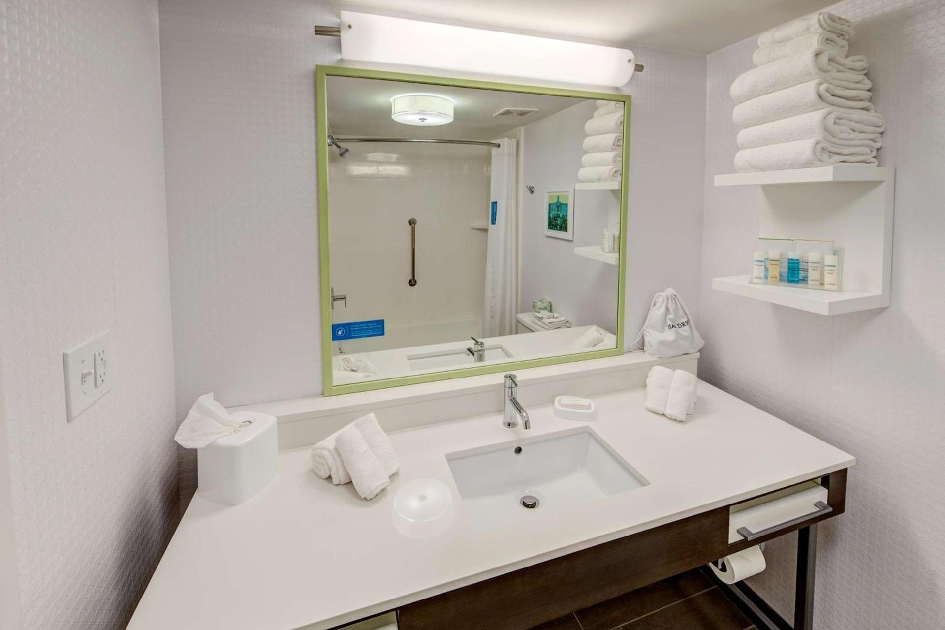 Hampton Inn Batesville photo 15
