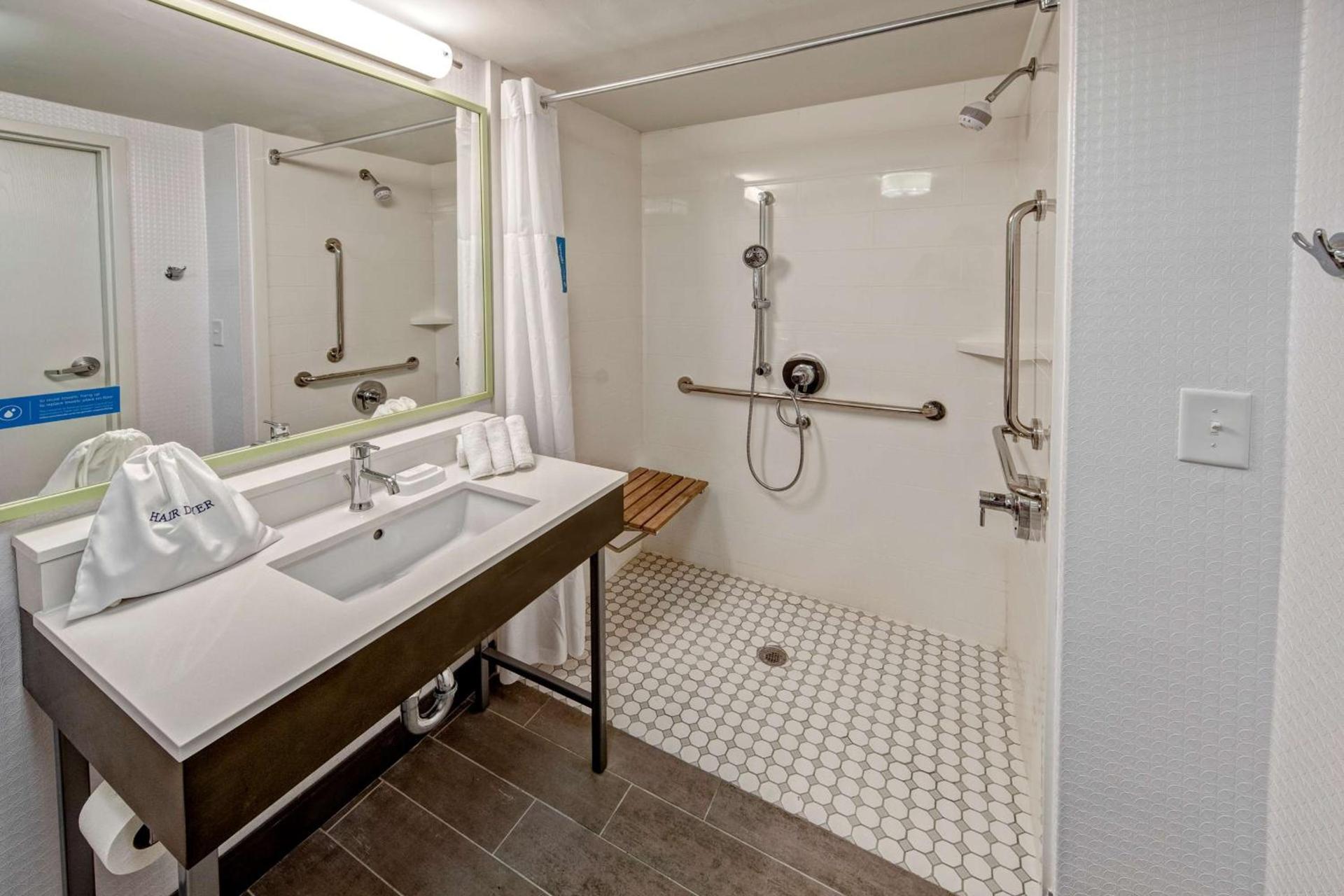 Hampton Inn Batesville photo 18