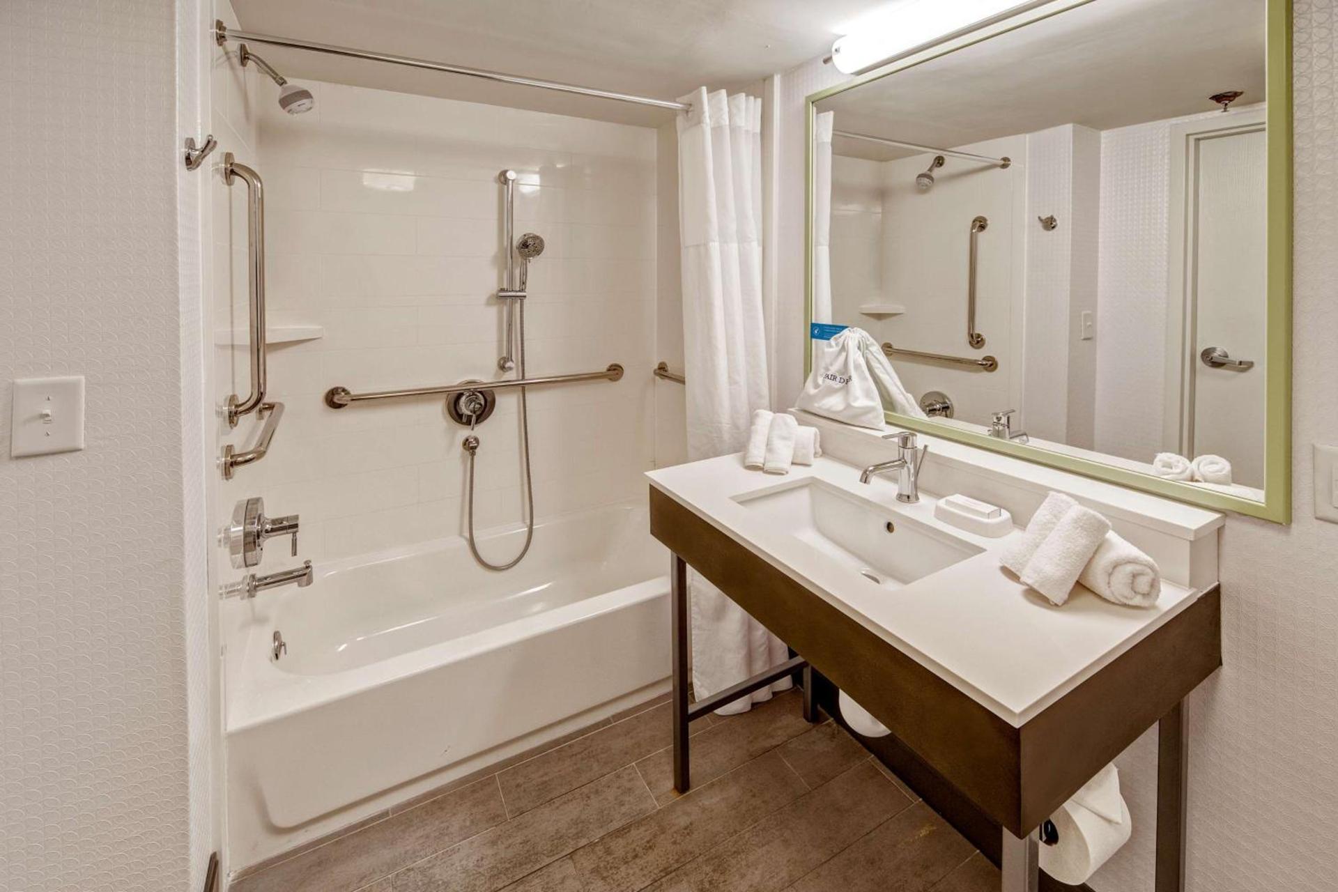 Hampton Inn Batesville photo 20