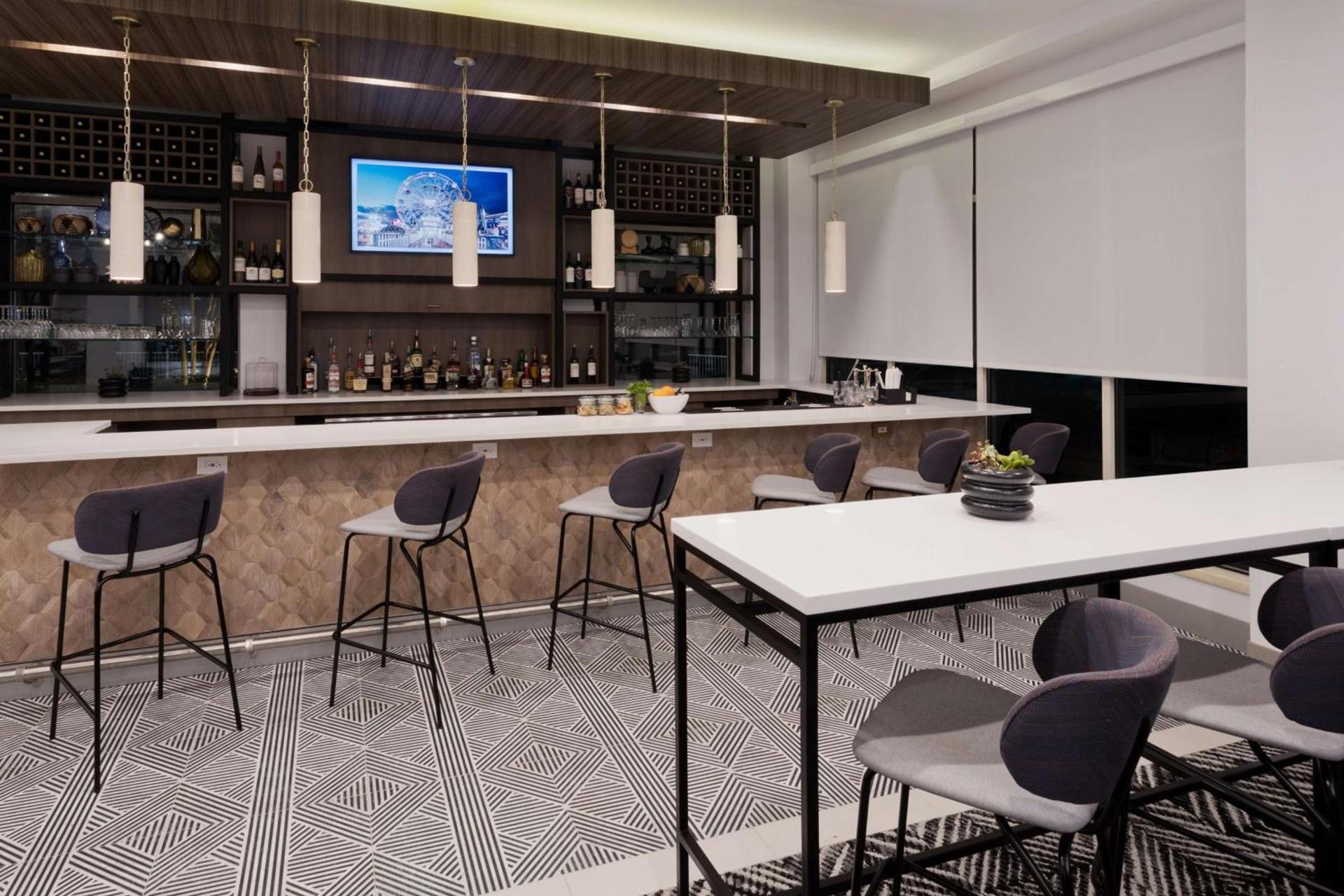 Hilton Garden Inn Birmingham/Lakeshore Drive photo 4