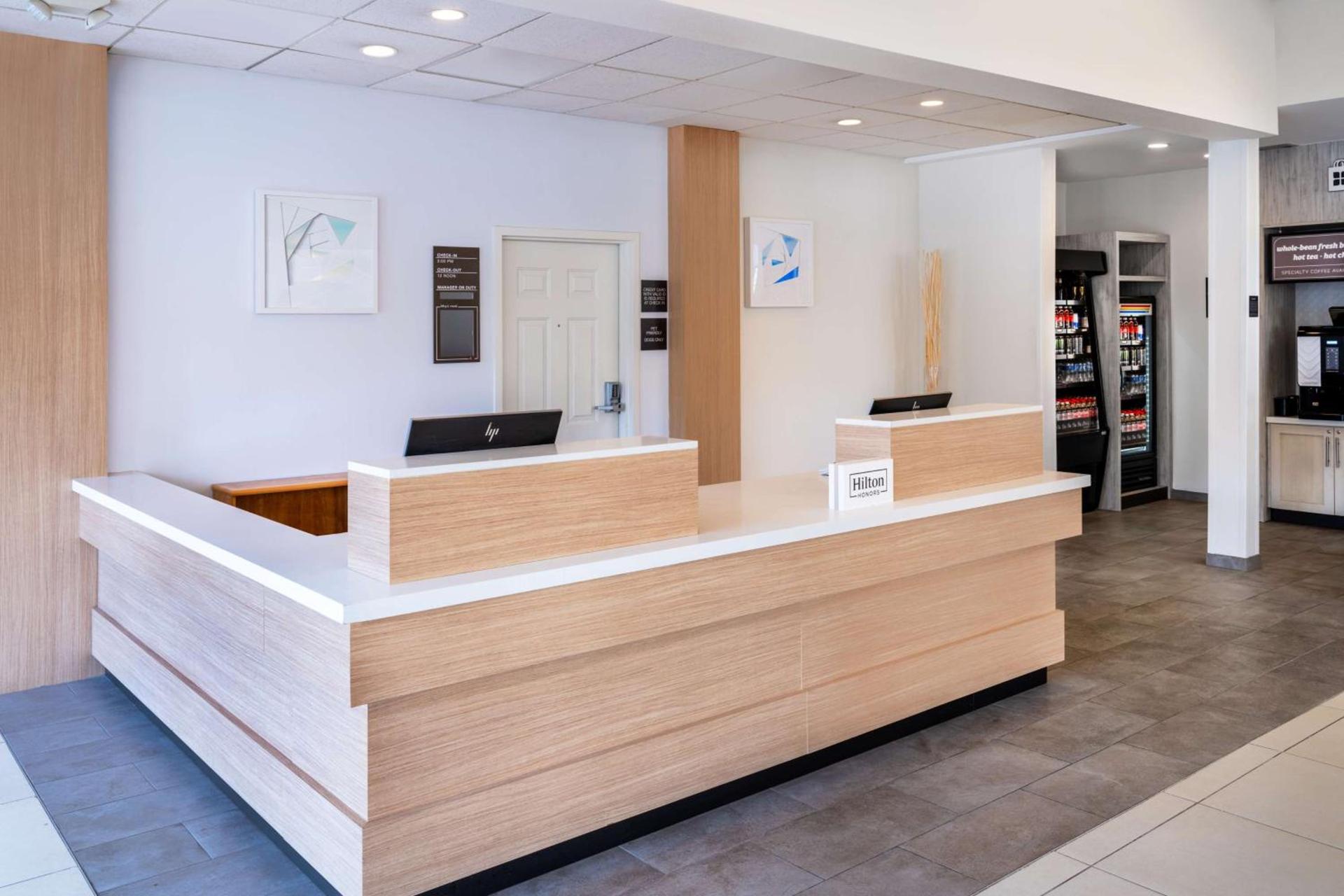 Hilton Garden Inn Bakersfield photo 4