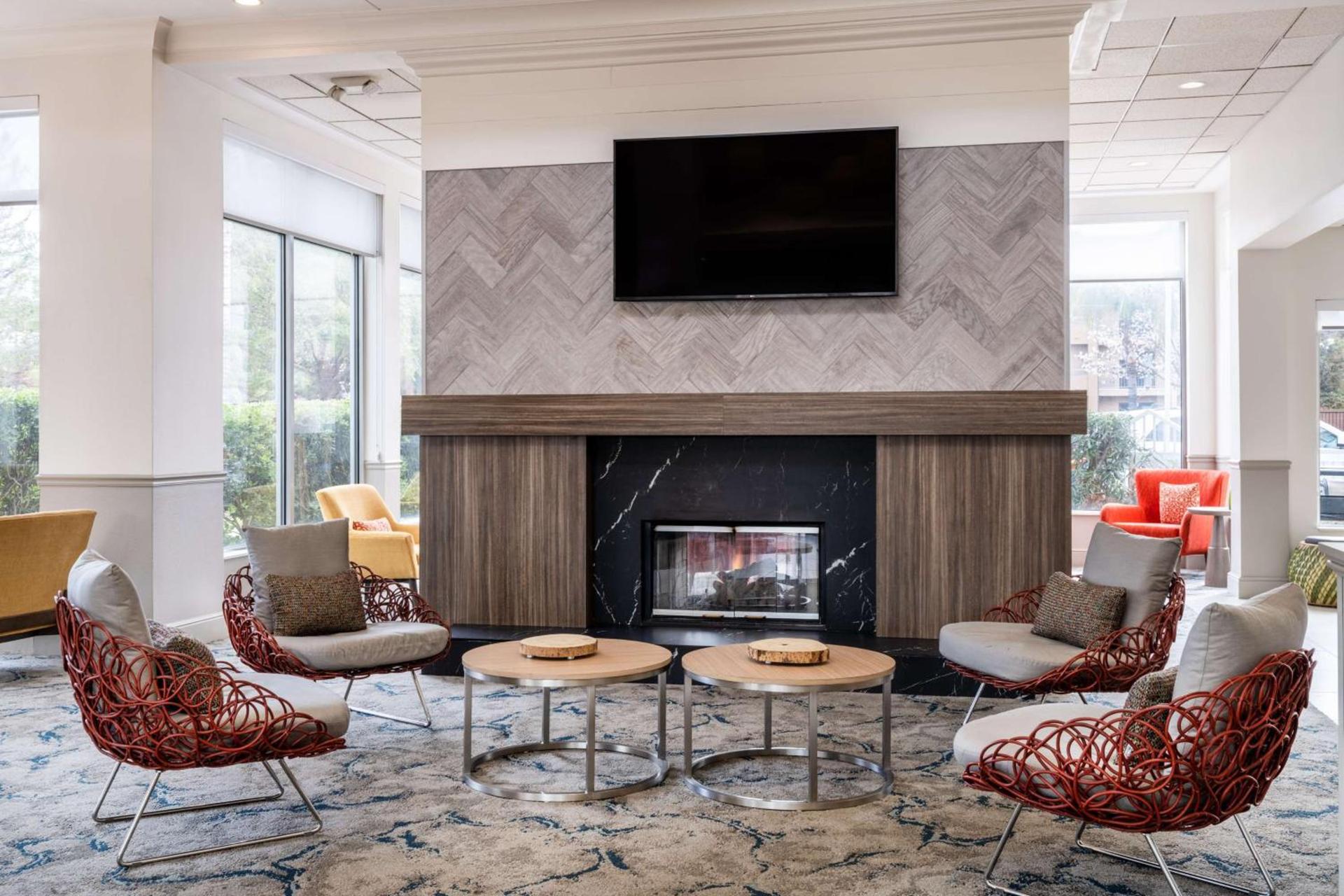 Hilton Garden Inn Bakersfield photo 8