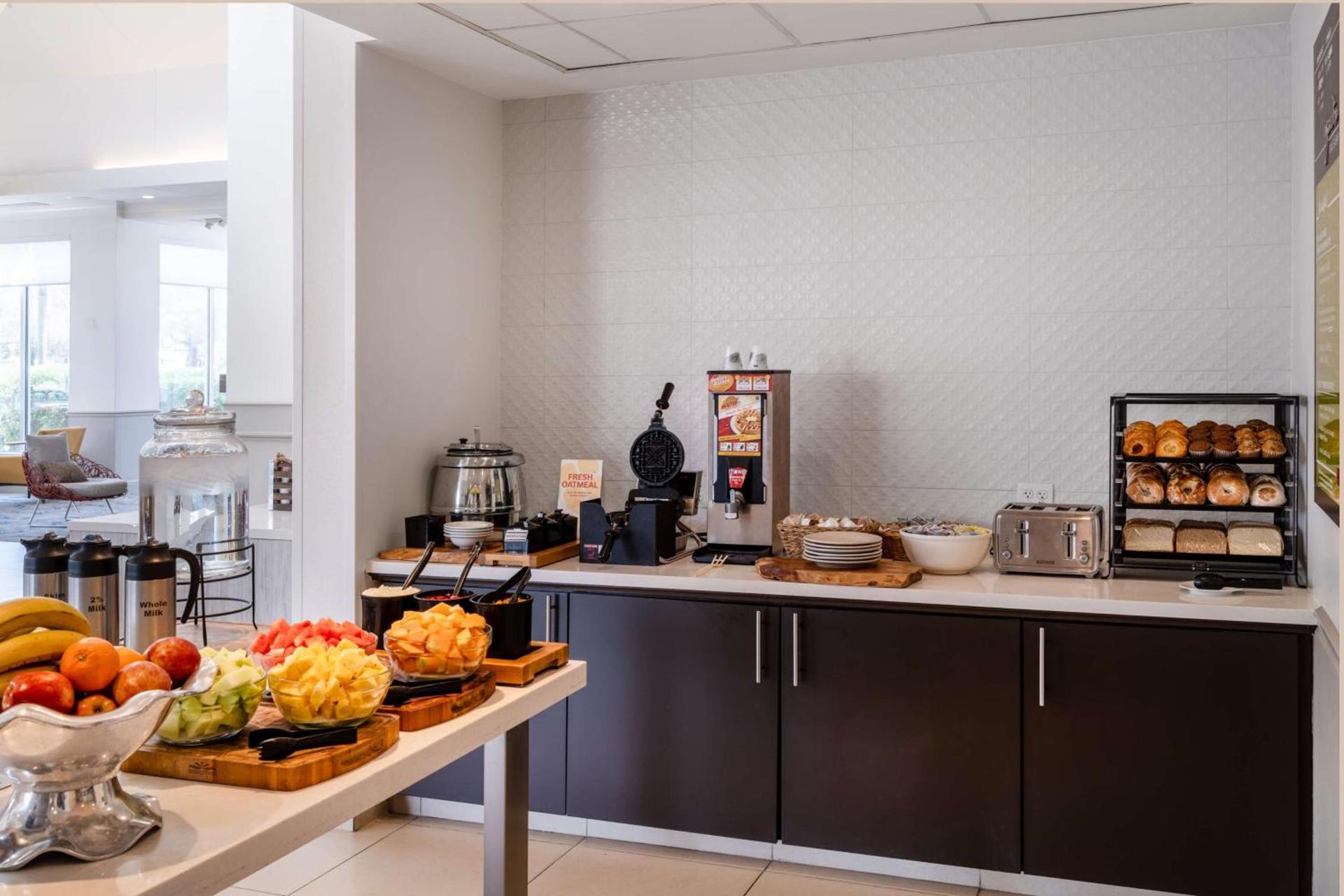 Hilton Garden Inn Bakersfield photo 13