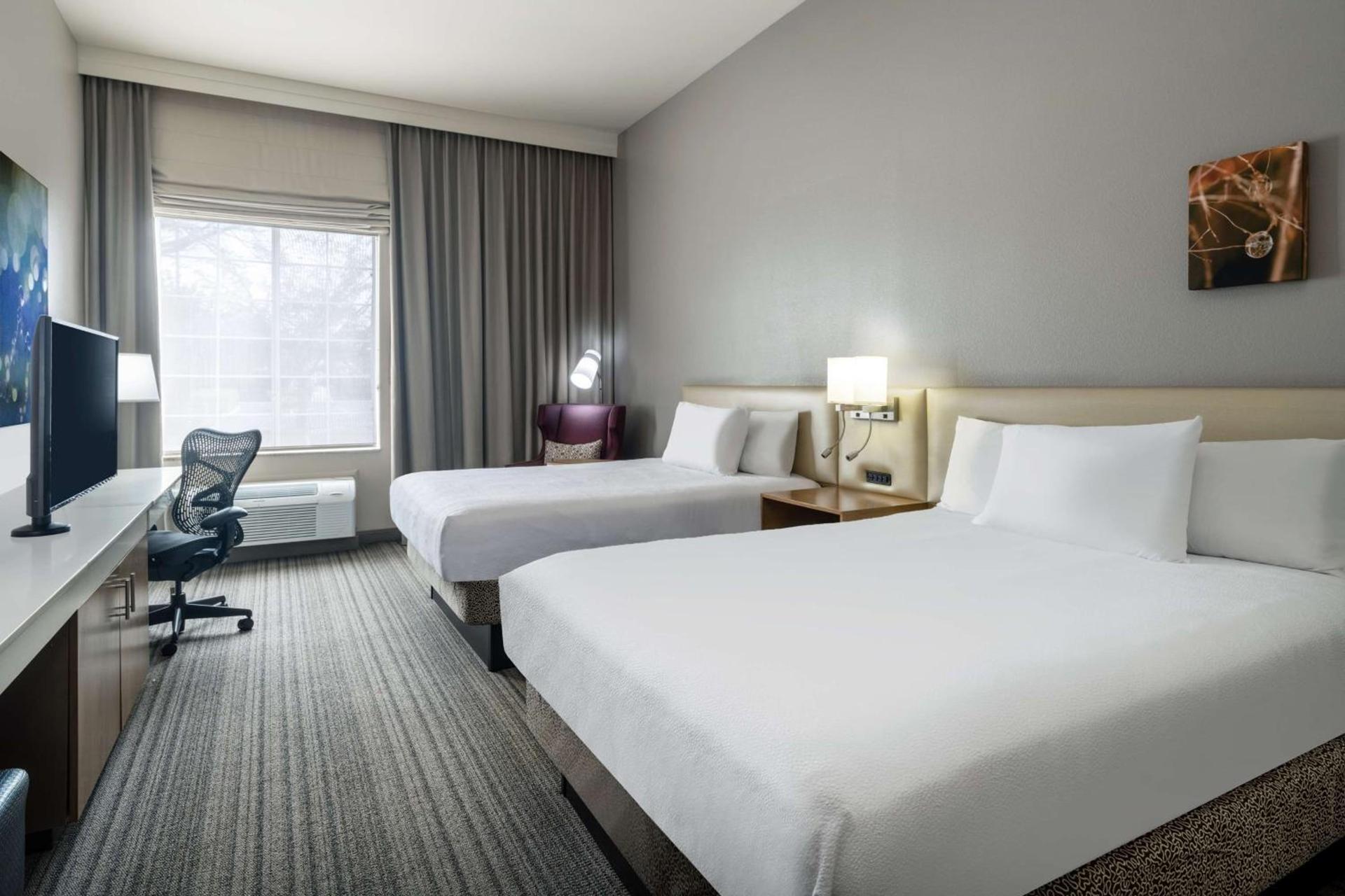 Hilton Garden Inn Bakersfield photo 17