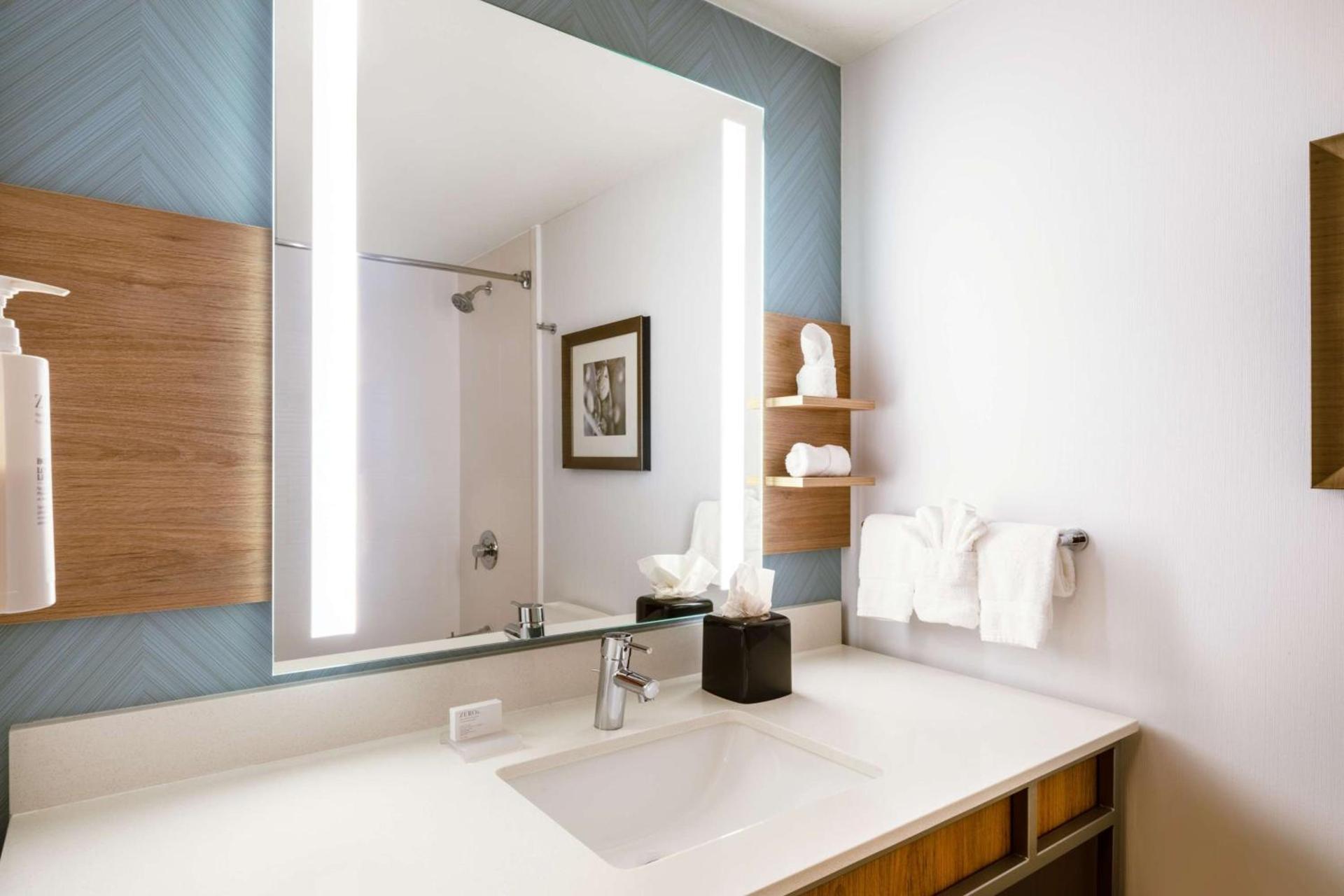 Hilton Garden Inn Bakersfield photo 21