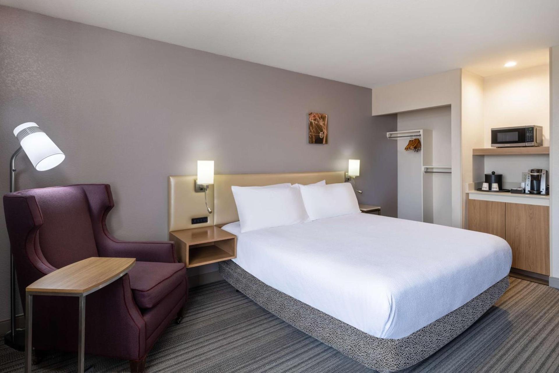 Hilton Garden Inn Bakersfield photo 24