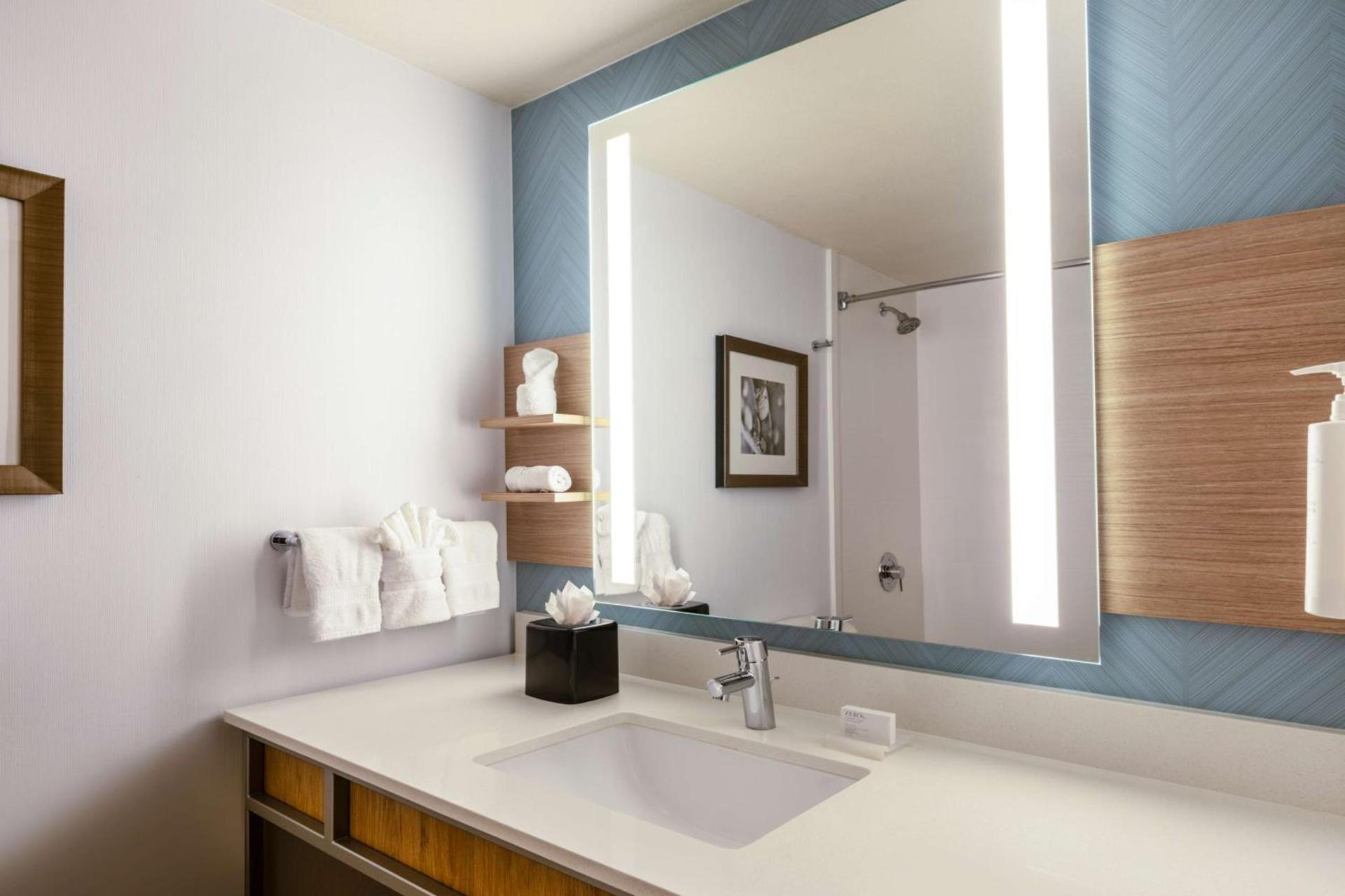 Hilton Garden Inn Bakersfield photo 23