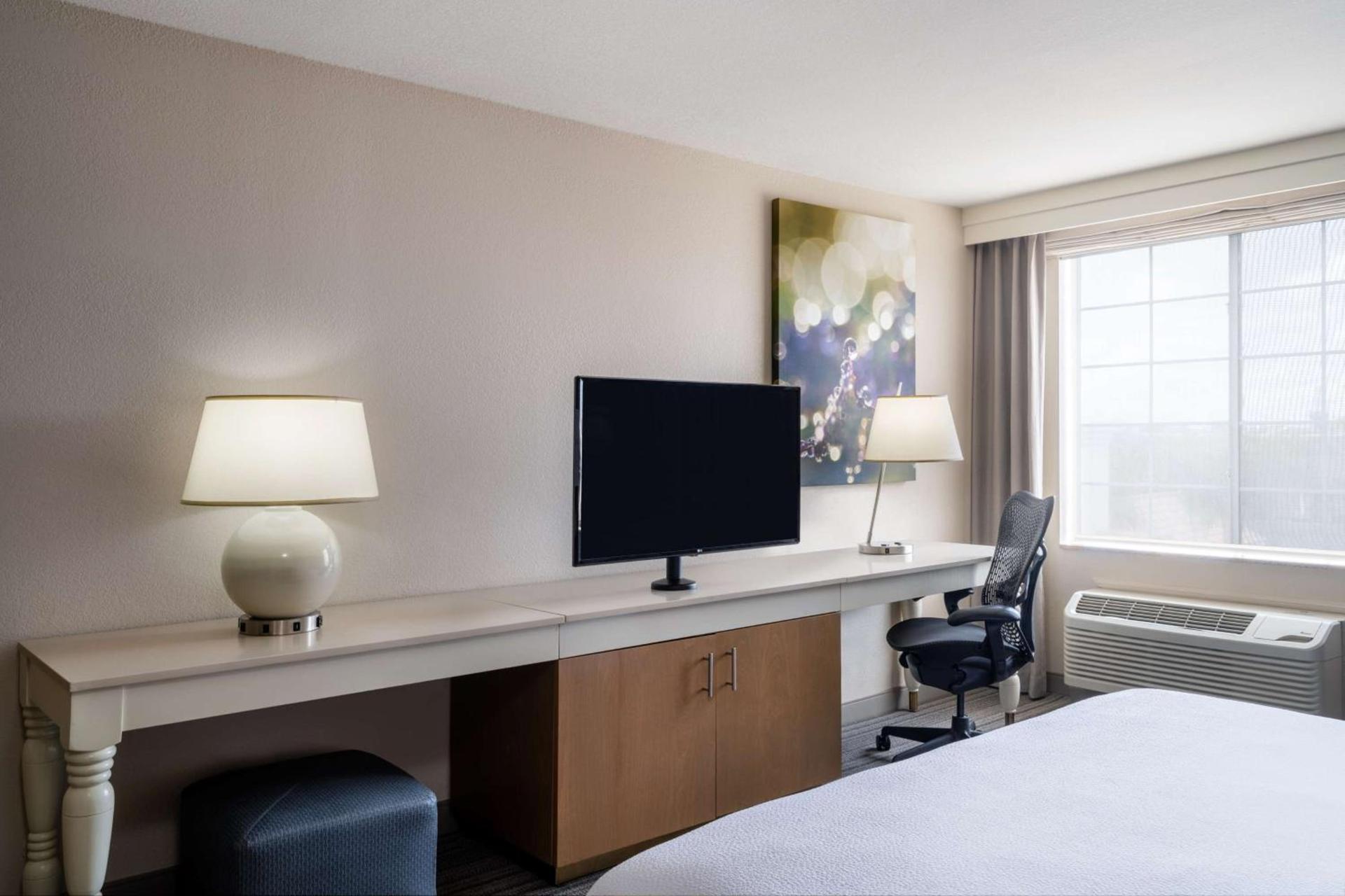 Hilton Garden Inn Bakersfield photo 27