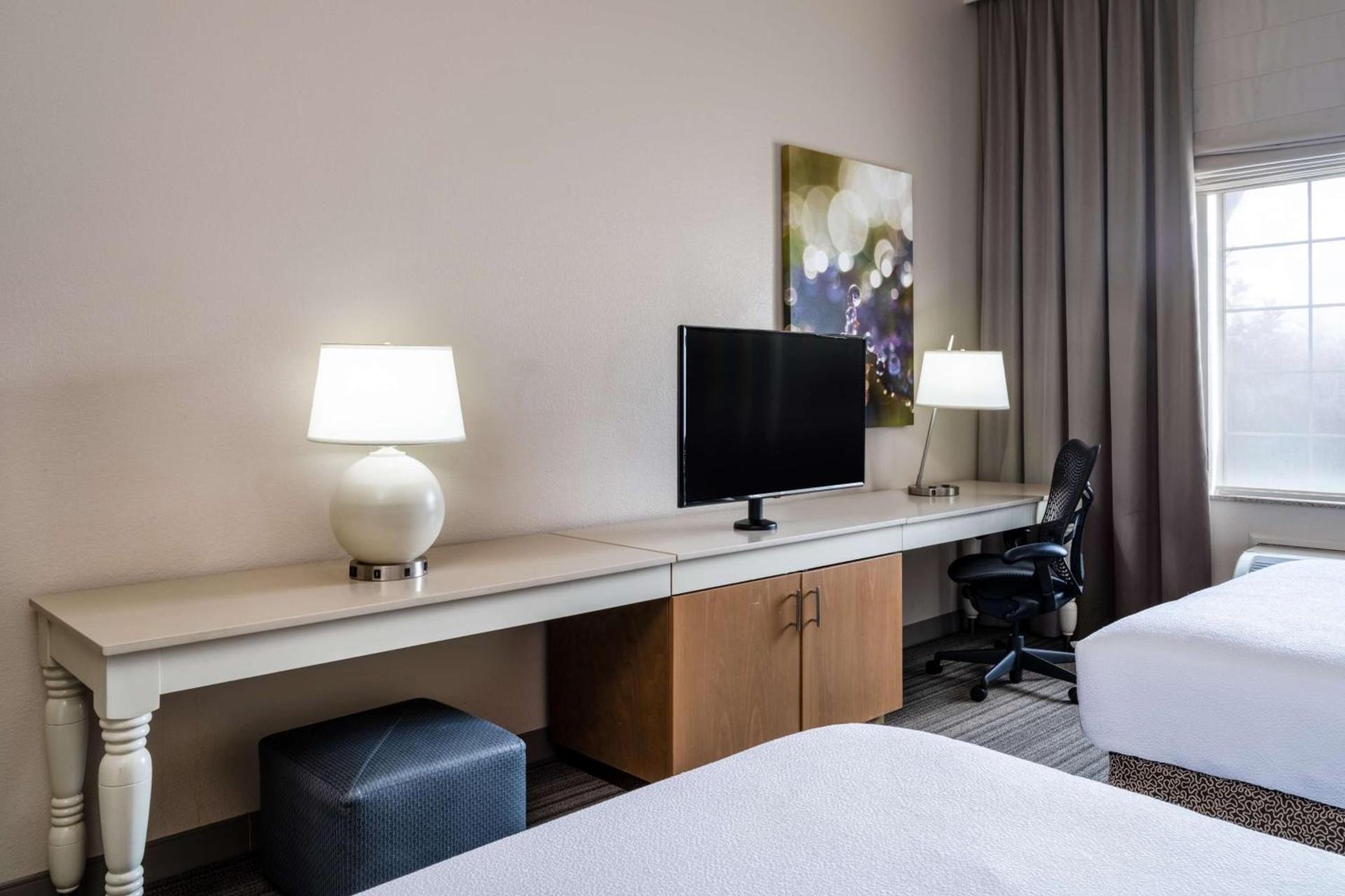 Hilton Garden Inn Bakersfield photo 29