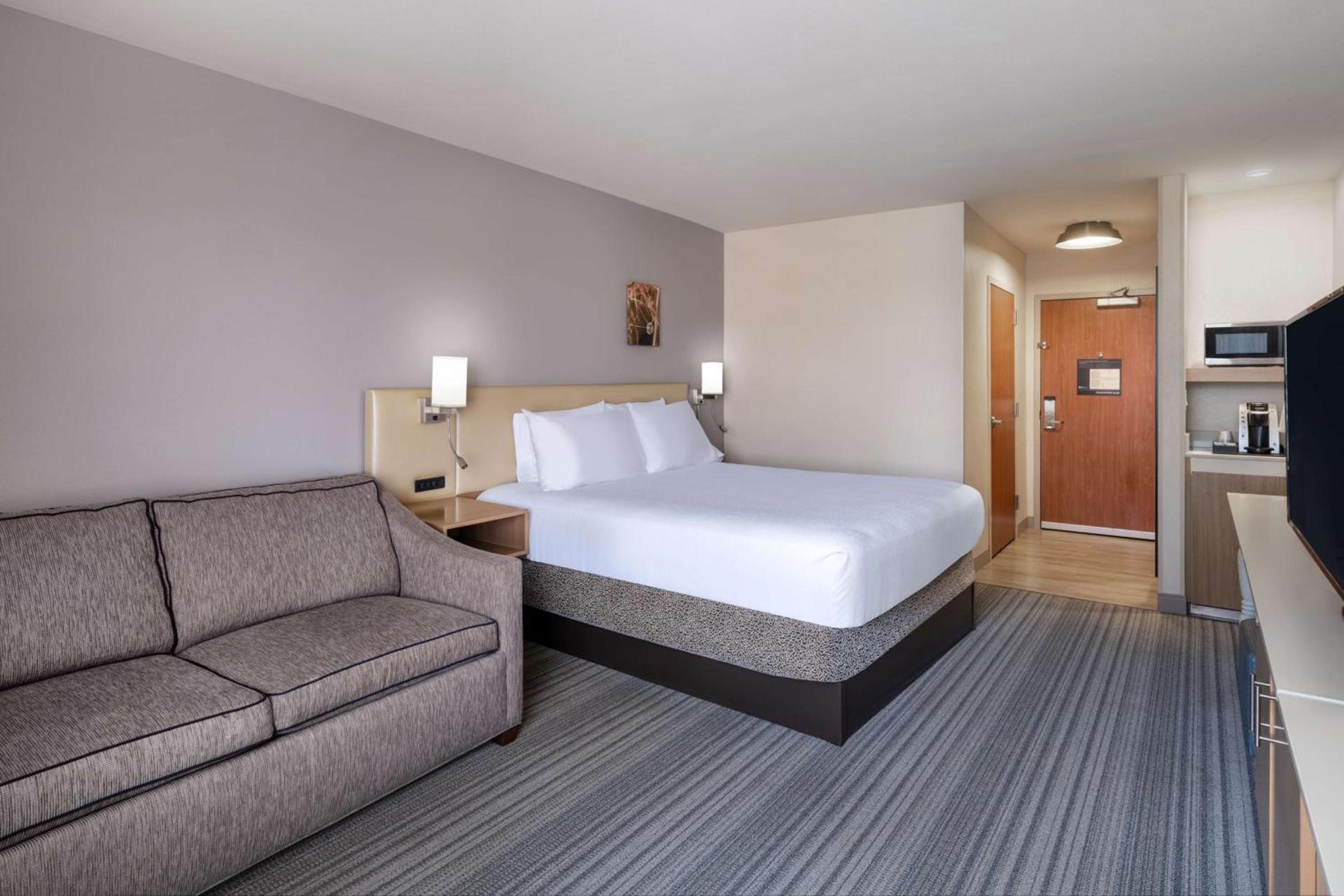 Hilton Garden Inn Bakersfield photo 30
