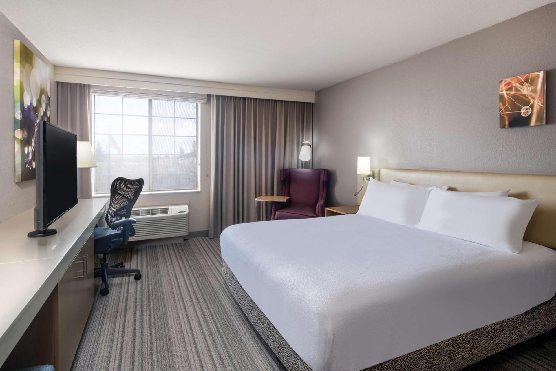 Hilton Garden Inn Bakersfield photo 31