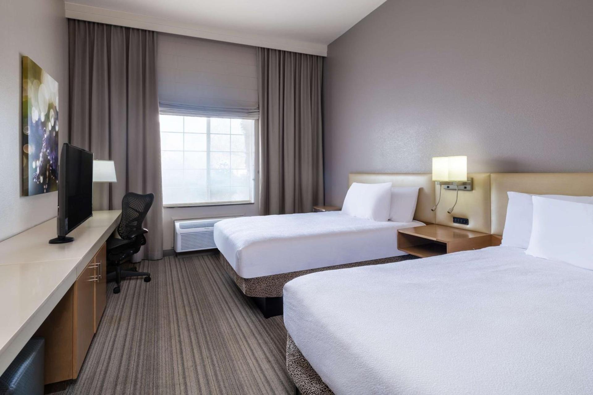 Hilton Garden Inn Bakersfield photo 32