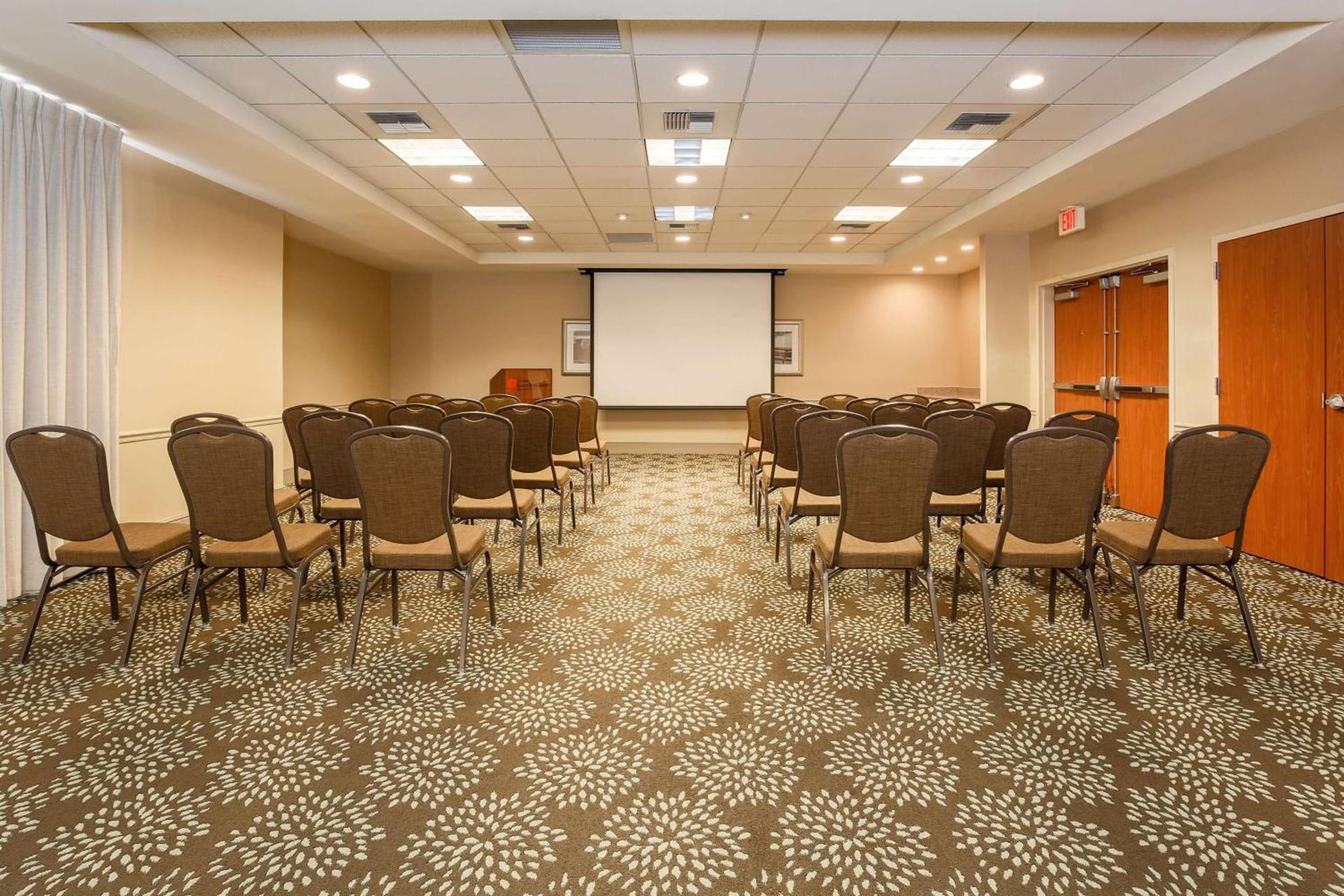 Hilton Garden Inn Bakersfield photo 33