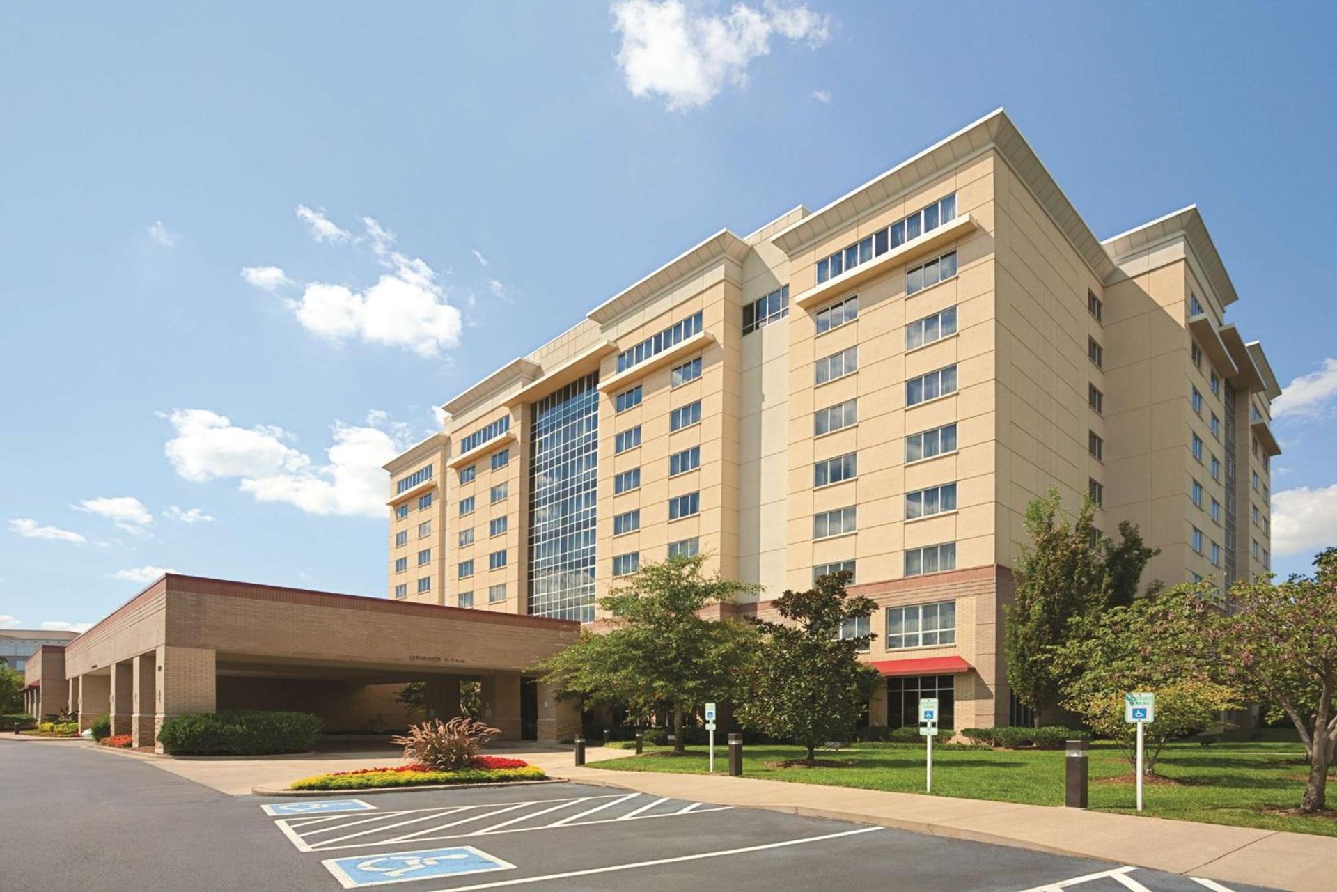 Embassy Suites by Hilton Franklin Cool Spring photo 8
