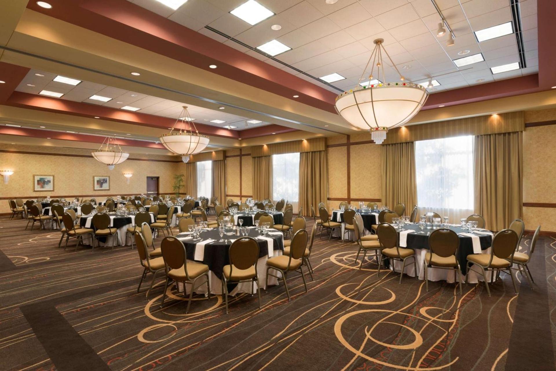 Embassy Suites by Hilton Franklin Cool Spring photo 21