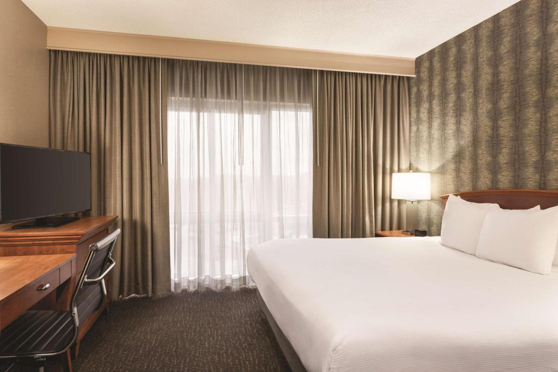 Embassy Suites by Hilton Franklin Cool Spring photo 32