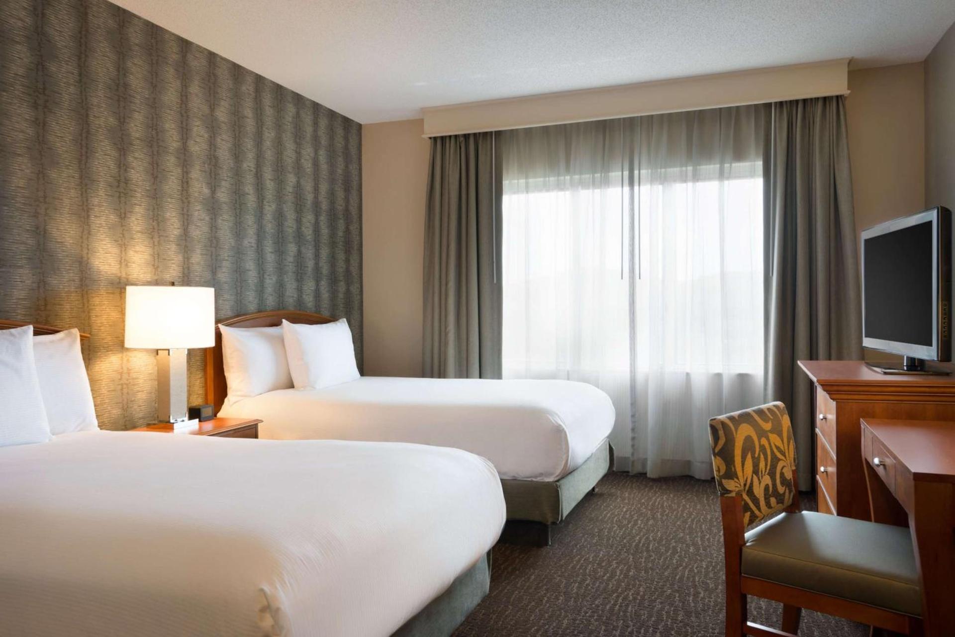 Embassy Suites by Hilton Franklin Cool Spring photo 2