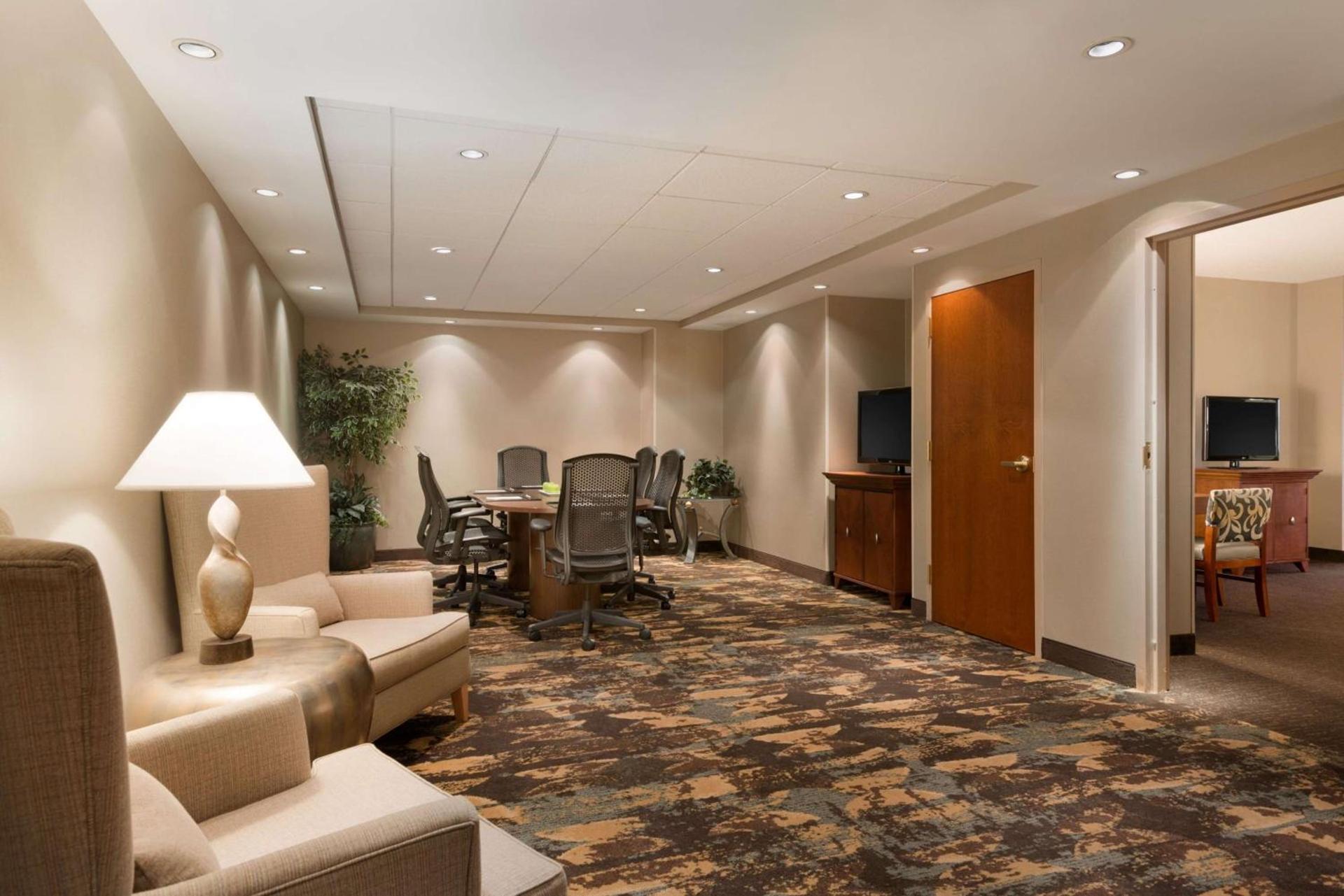 Embassy Suites by Hilton Franklin Cool Spring photo 38