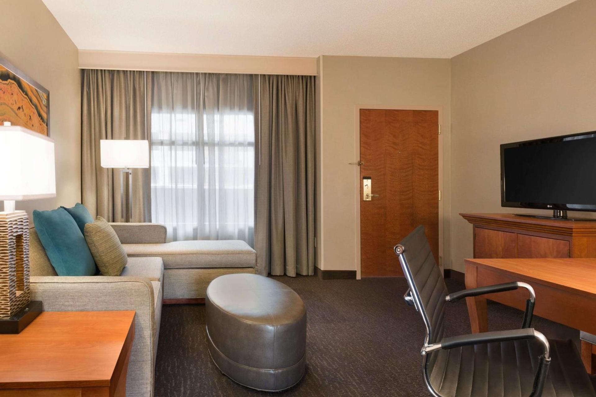 Embassy Suites by Hilton Franklin Cool Spring photo 40