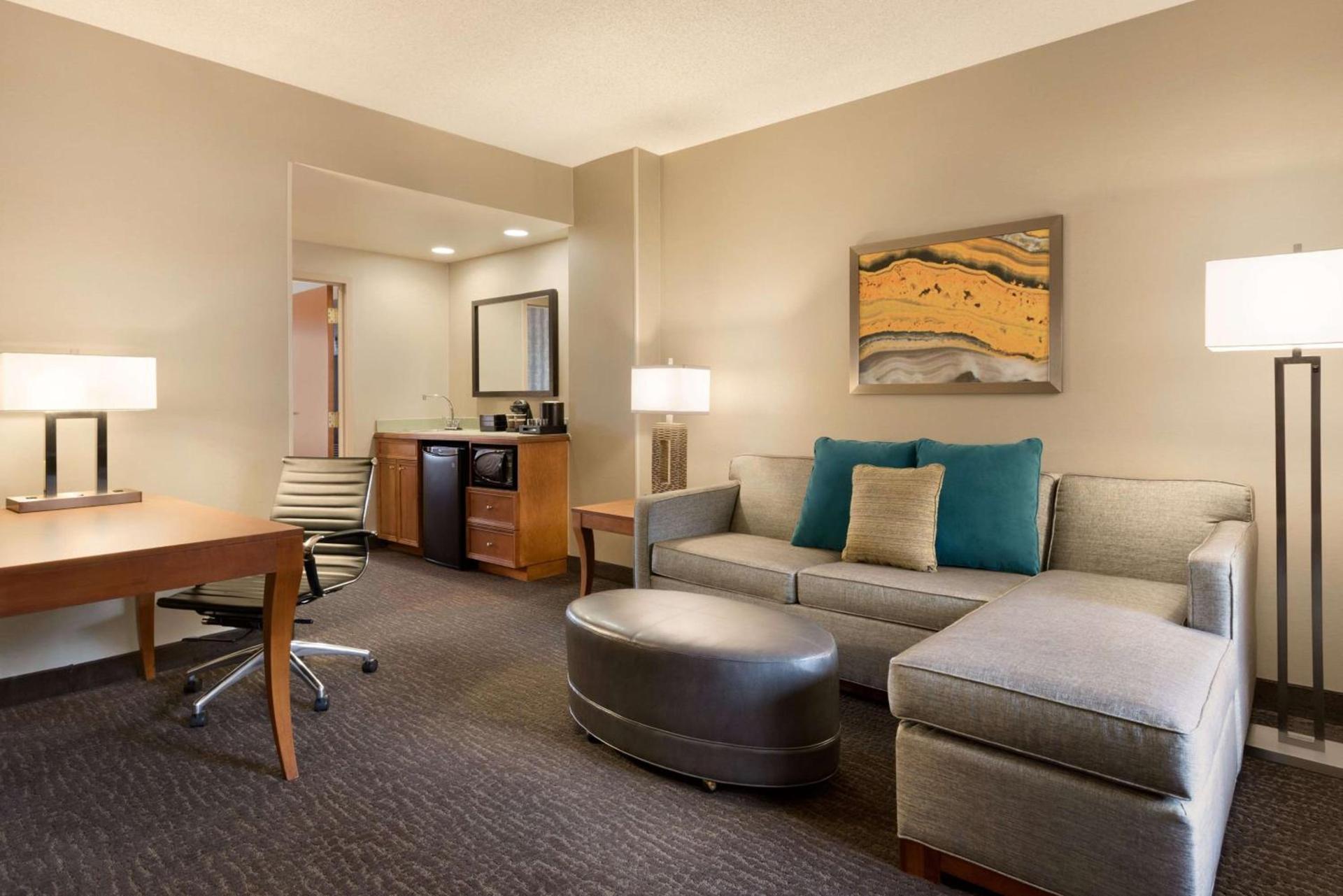 Embassy Suites by Hilton Franklin Cool Spring photo 50
