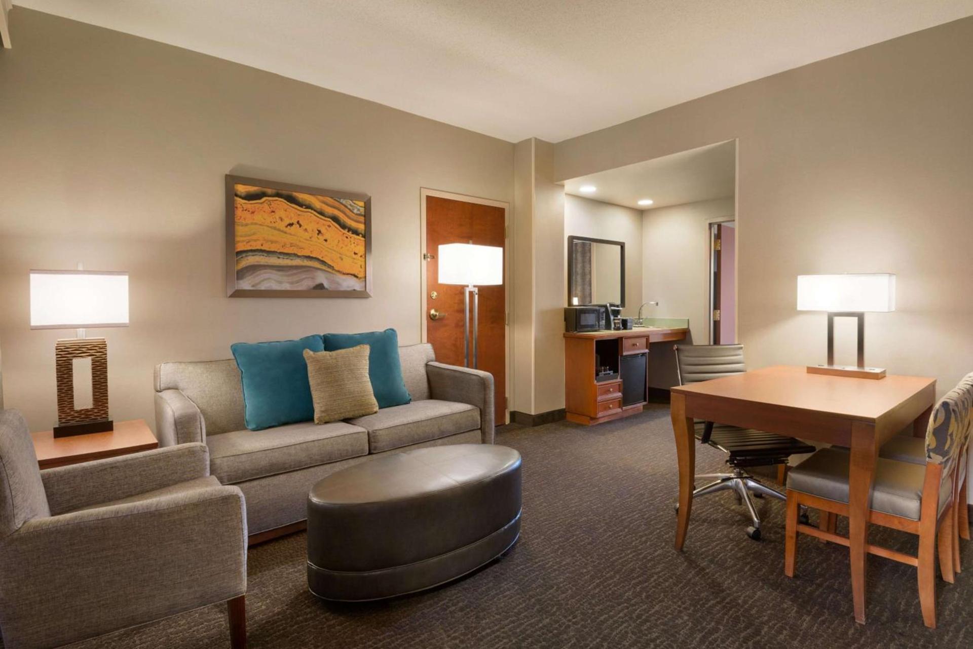 Embassy Suites by Hilton Franklin Cool Spring photo 45