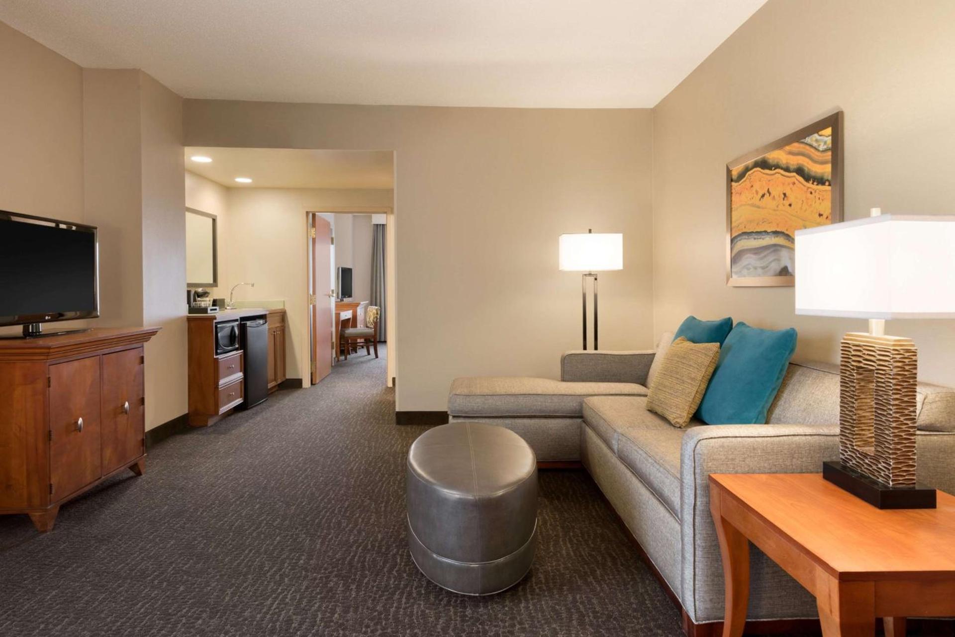 Embassy Suites by Hilton Franklin Cool Spring photo 46