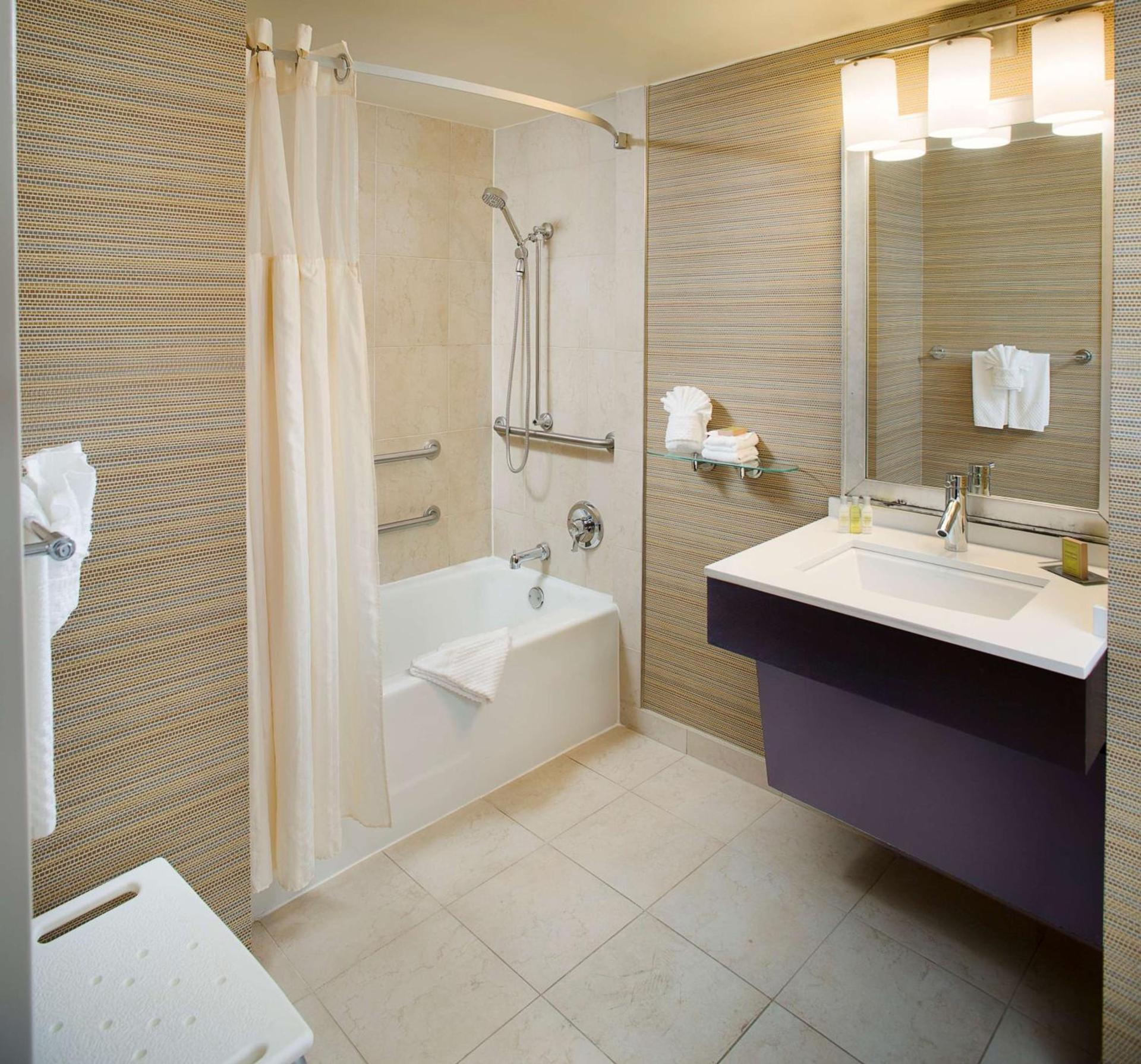 DoubleTree by Hilton Baltimore - BWI Airport photo 8