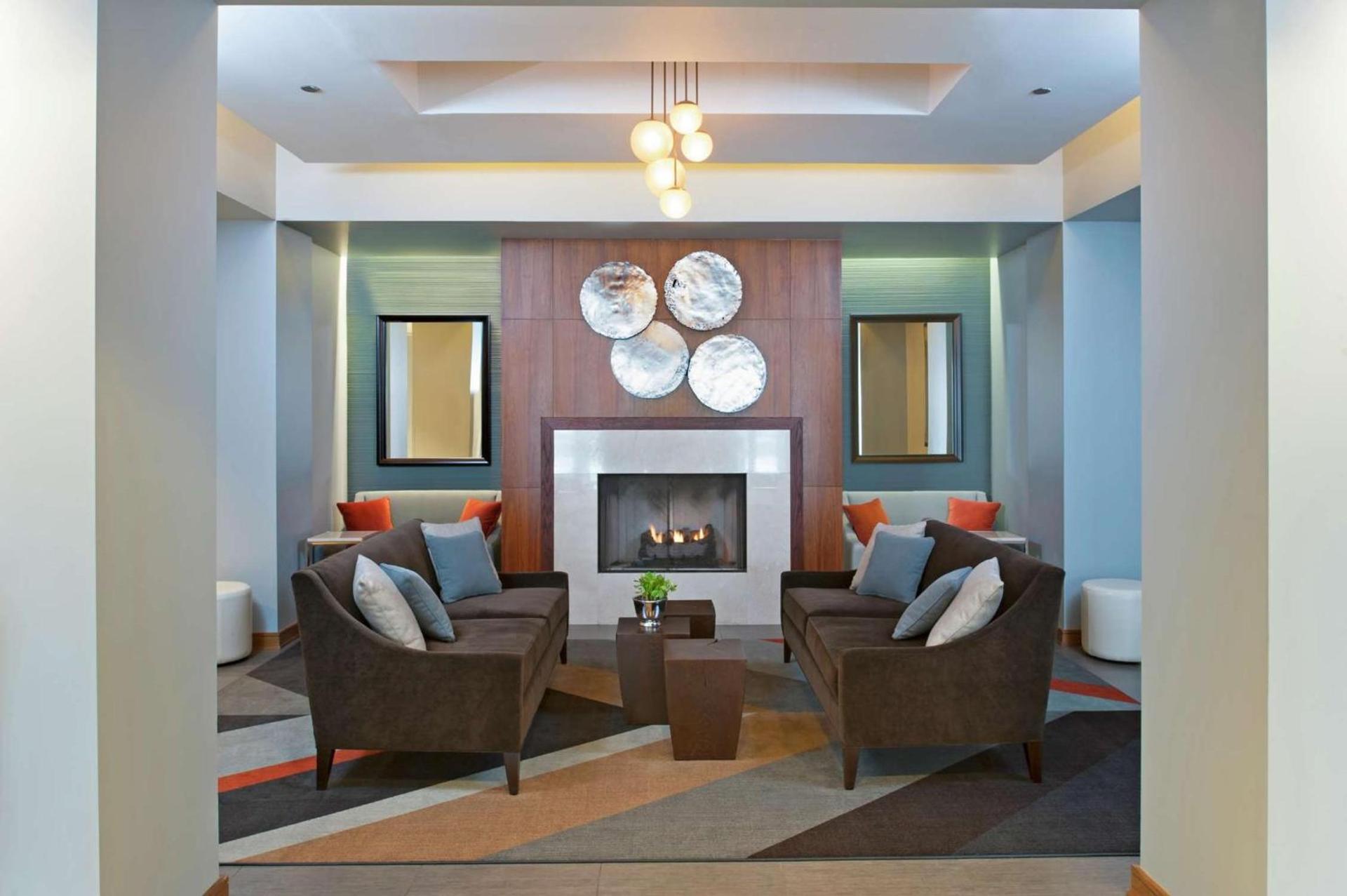 DoubleTree by Hilton Hotel and Conference Center Chicago North Shore photo 53