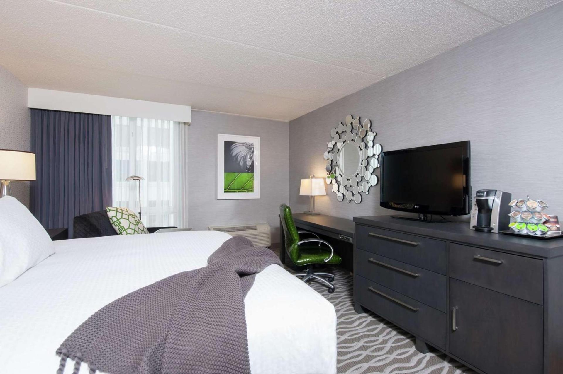 DoubleTree by Hilton Hotel and Conference Center Chicago North Shore photo 21