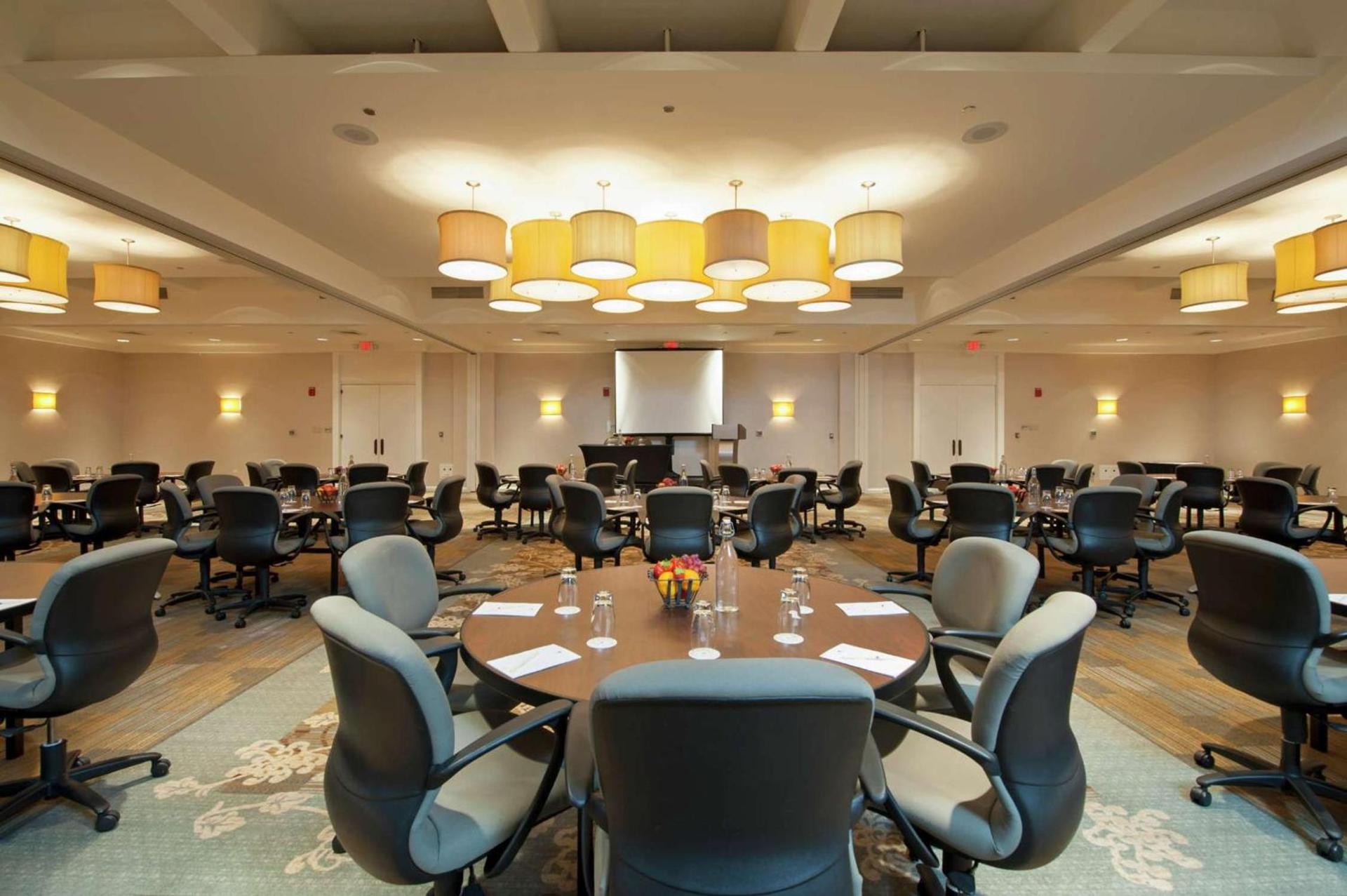 DoubleTree by Hilton Hotel and Conference Center Chicago North Shore photo 17