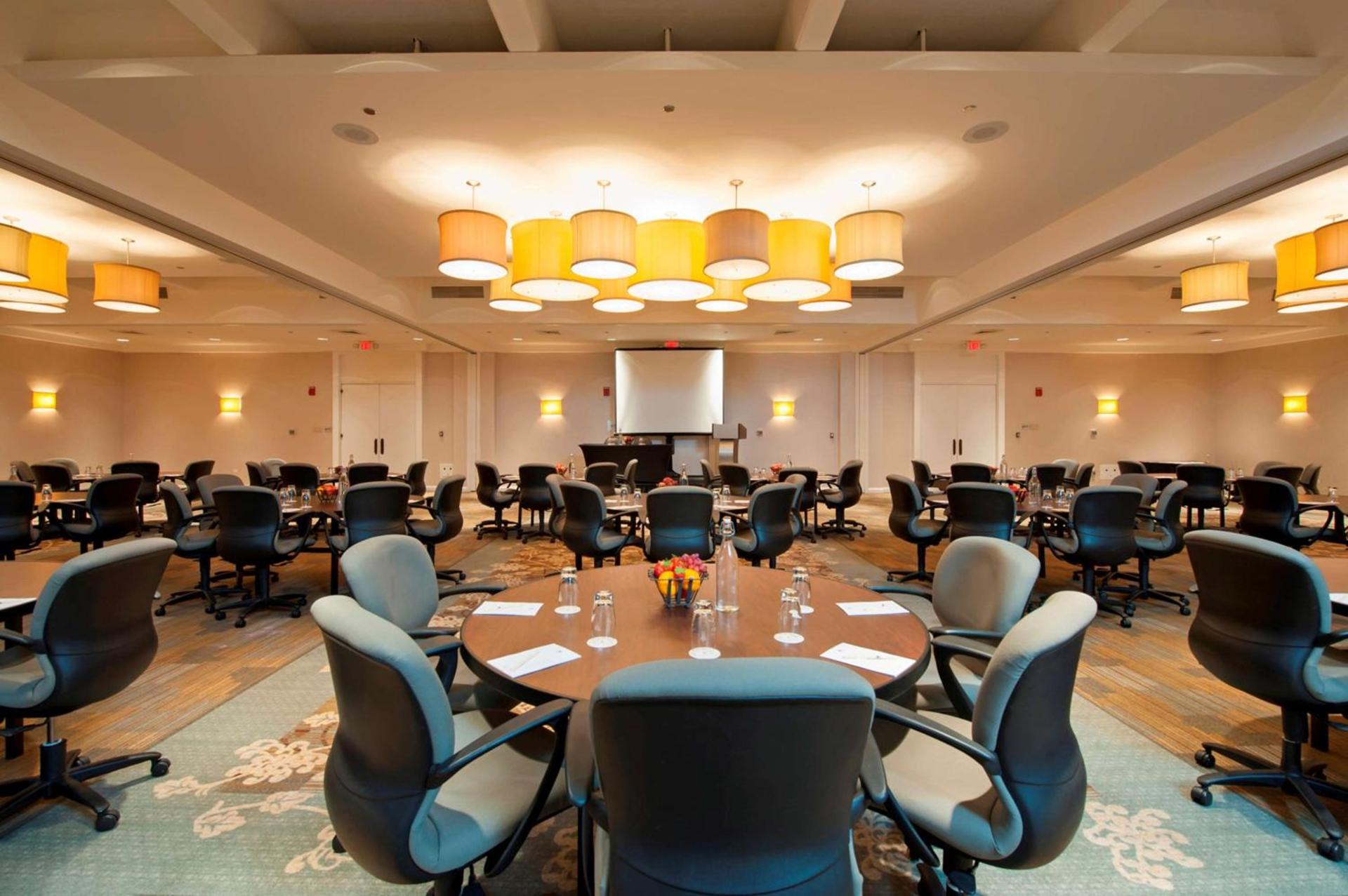 DoubleTree by Hilton Hotel and Conference Center Chicago North Shore photo 36