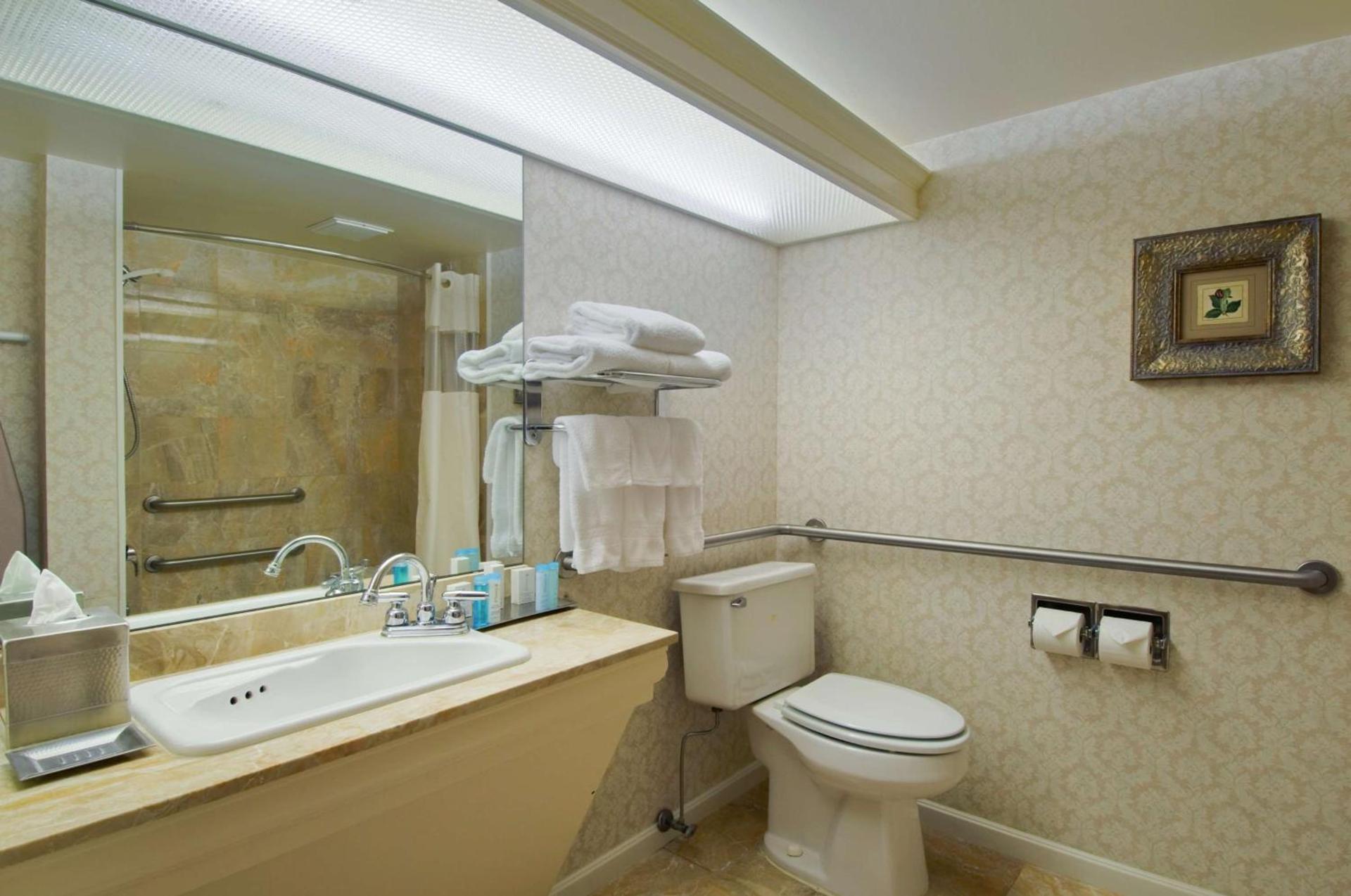 DoubleTree by Hilton Akron Fairlawn photo 43