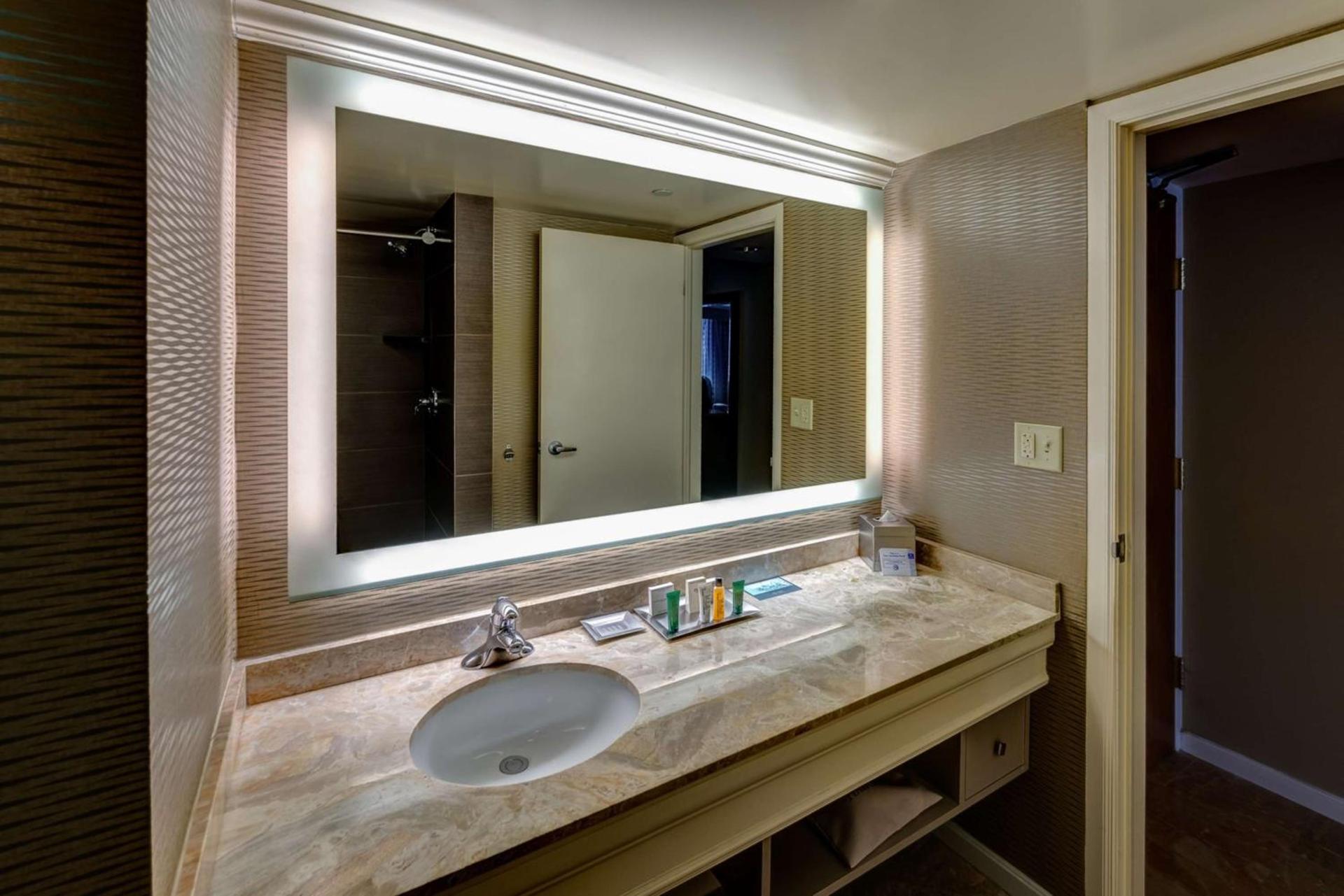 DoubleTree by Hilton Akron Fairlawn photo 47