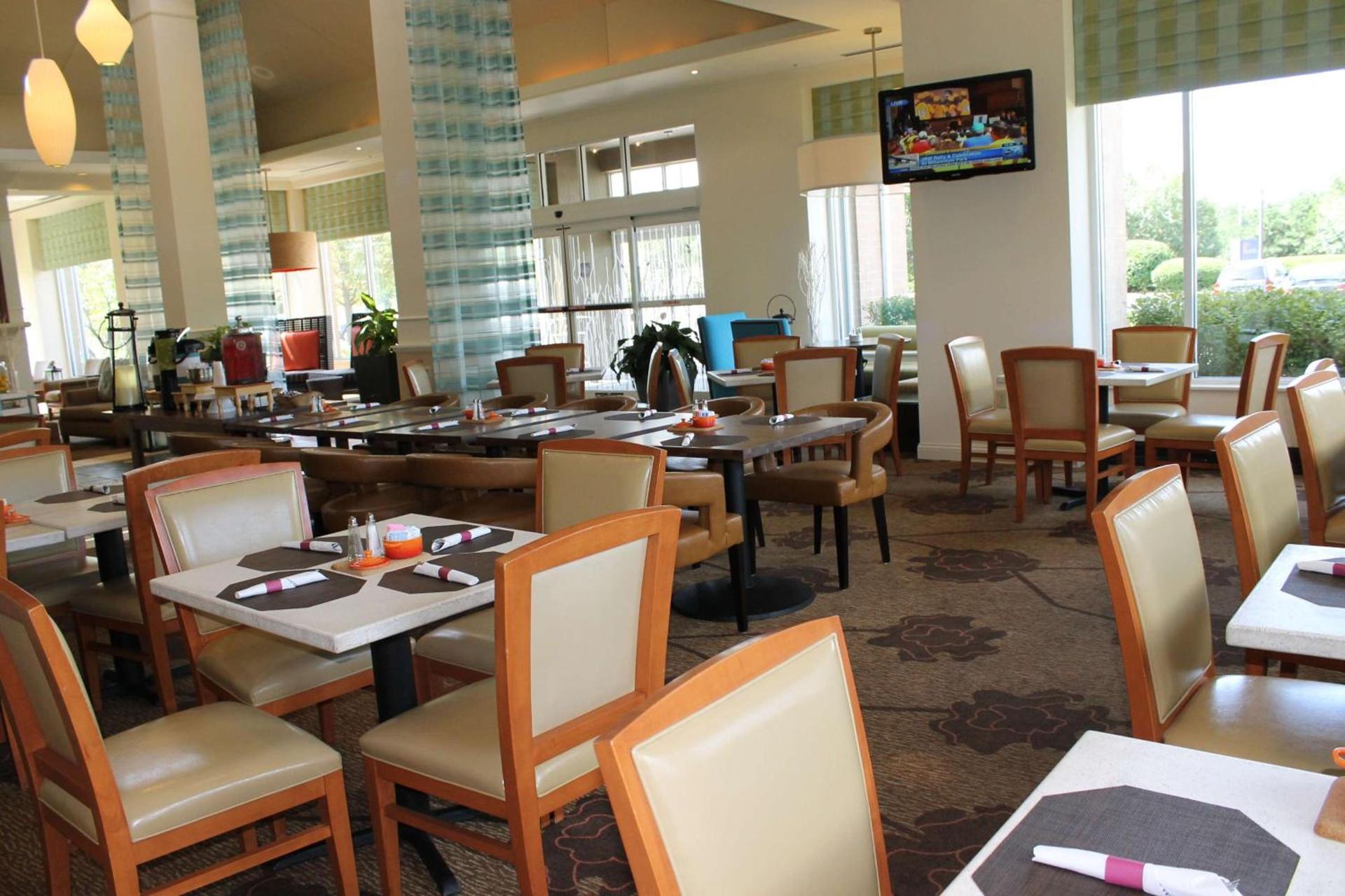 Hilton Garden Inn Addison photo 12