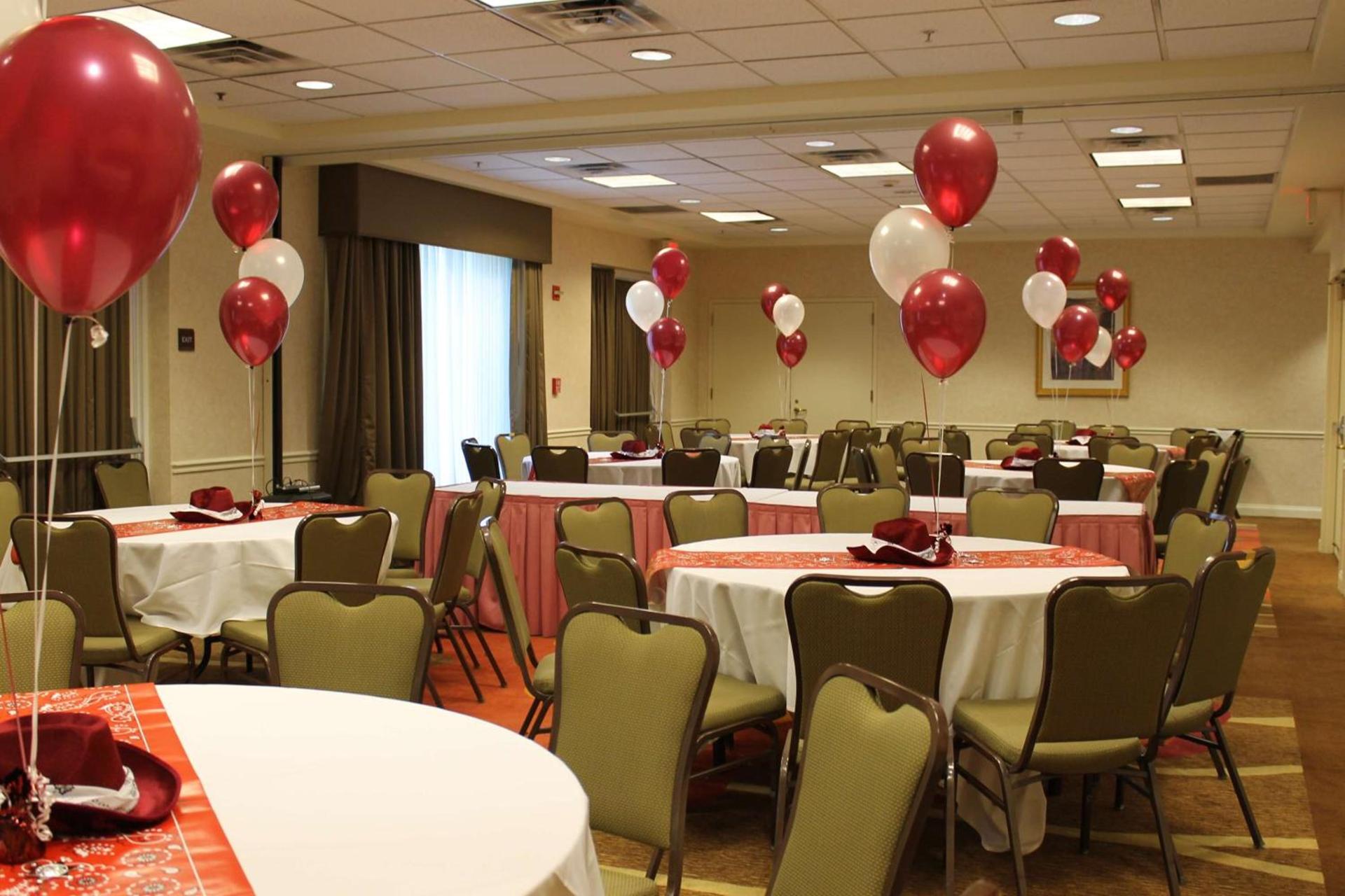 Hilton Garden Inn Addison photo 13