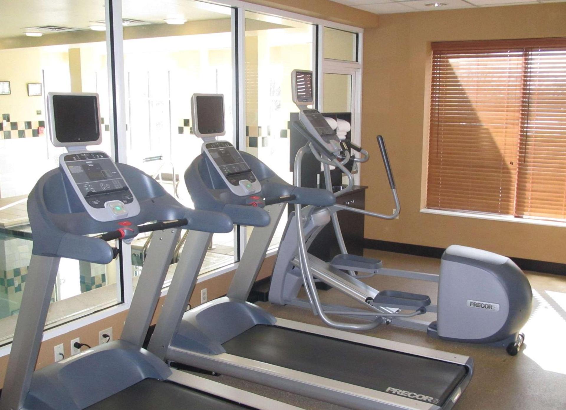 Hilton Garden Inn Addison photo 18