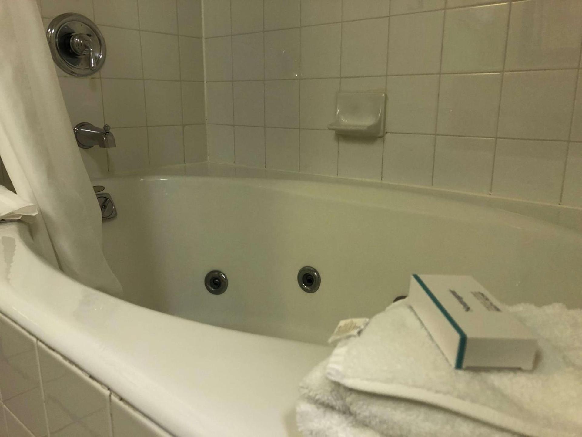 Hilton Garden Inn Addison photo 23