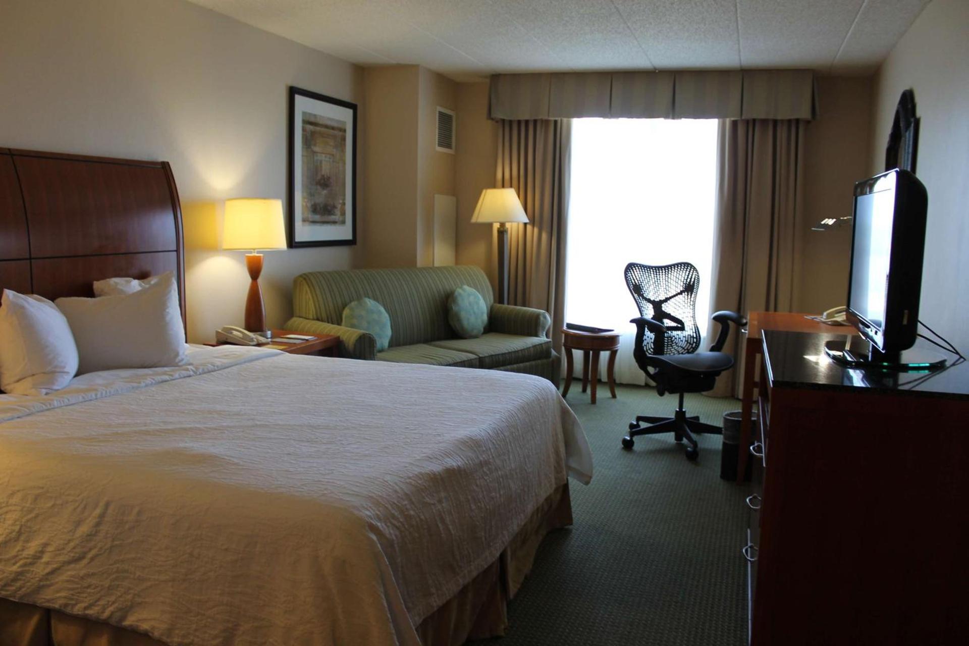 Hilton Garden Inn Addison photo 34