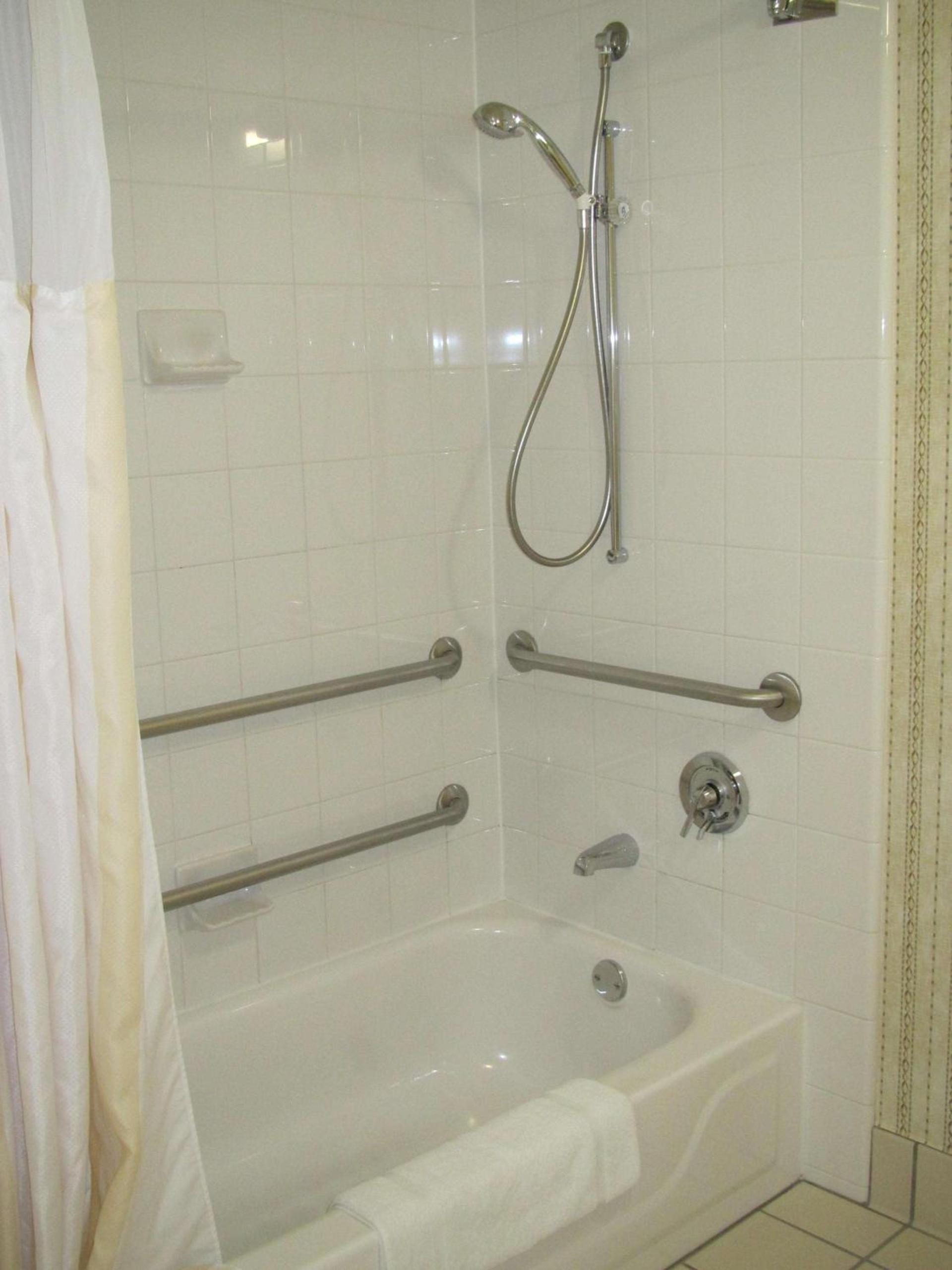 Hilton Garden Inn Addison photo 38