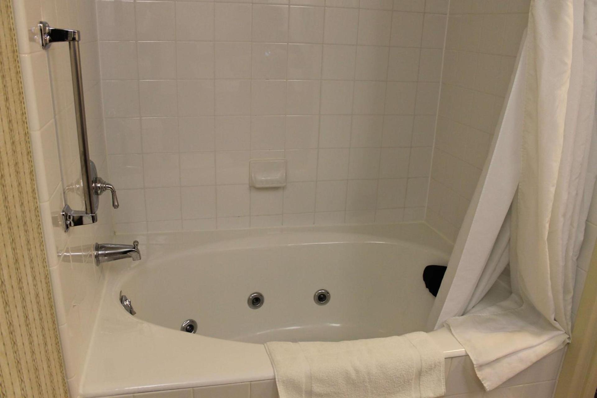Hilton Garden Inn Addison photo 37