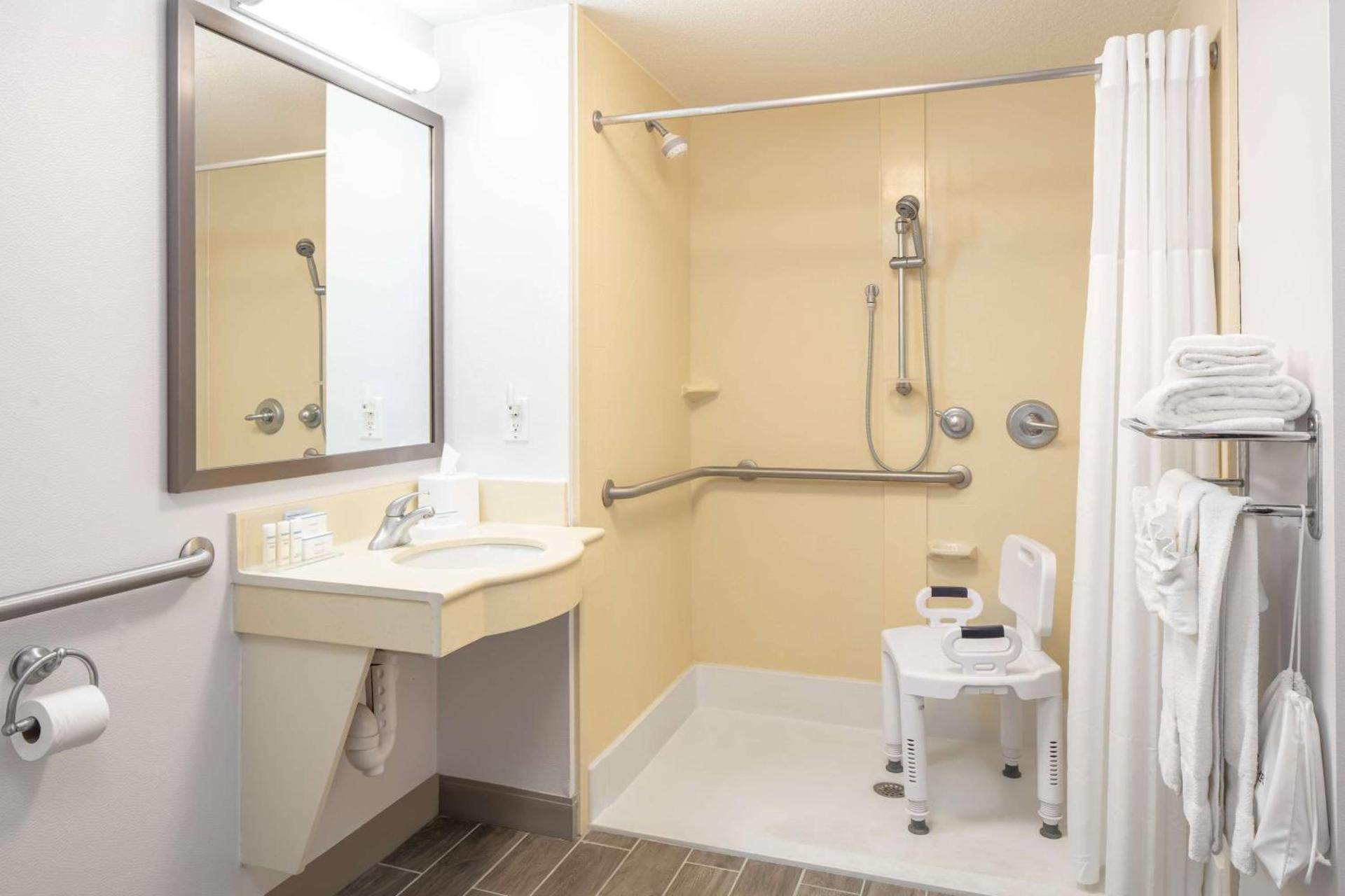 Hampton Inn Freeport photo 15