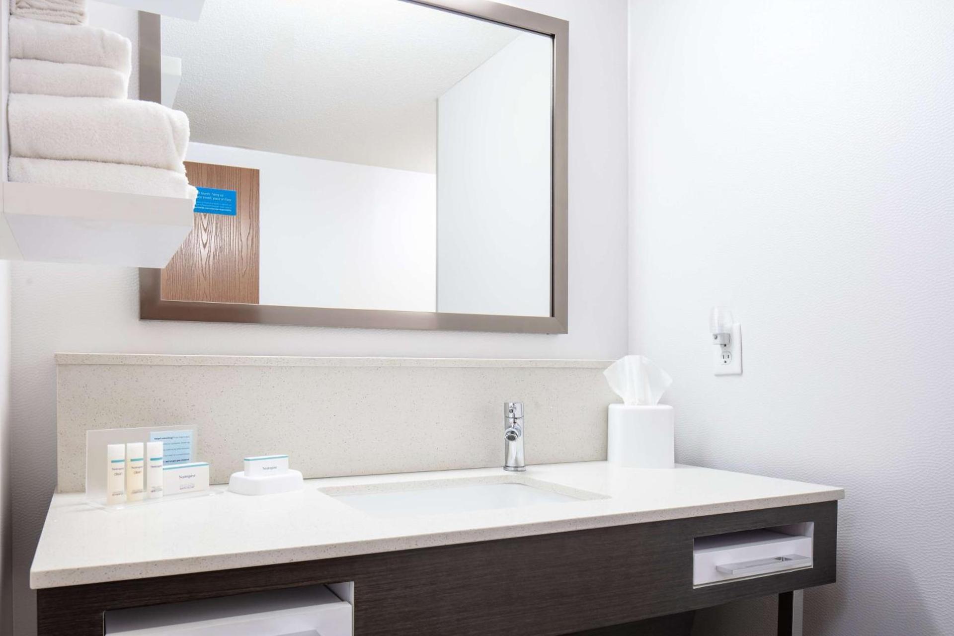 Hampton Inn Freeport photo 17