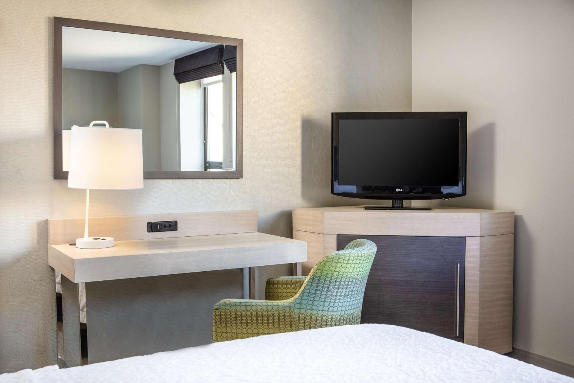 Hampton Inn Freeport photo 23