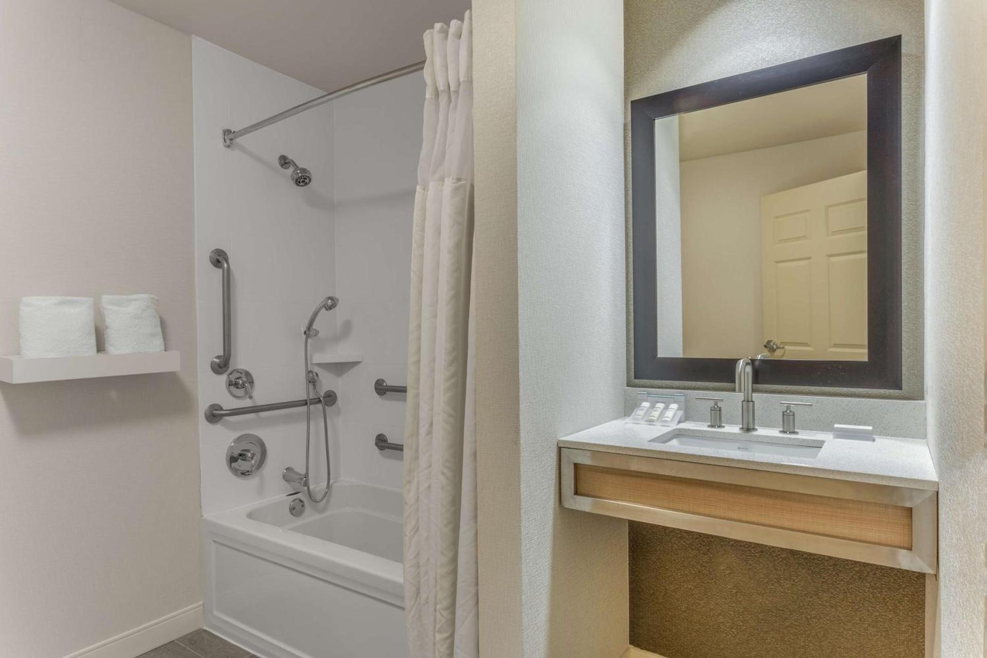Hilton Garden Inn Saint Charles photo 11