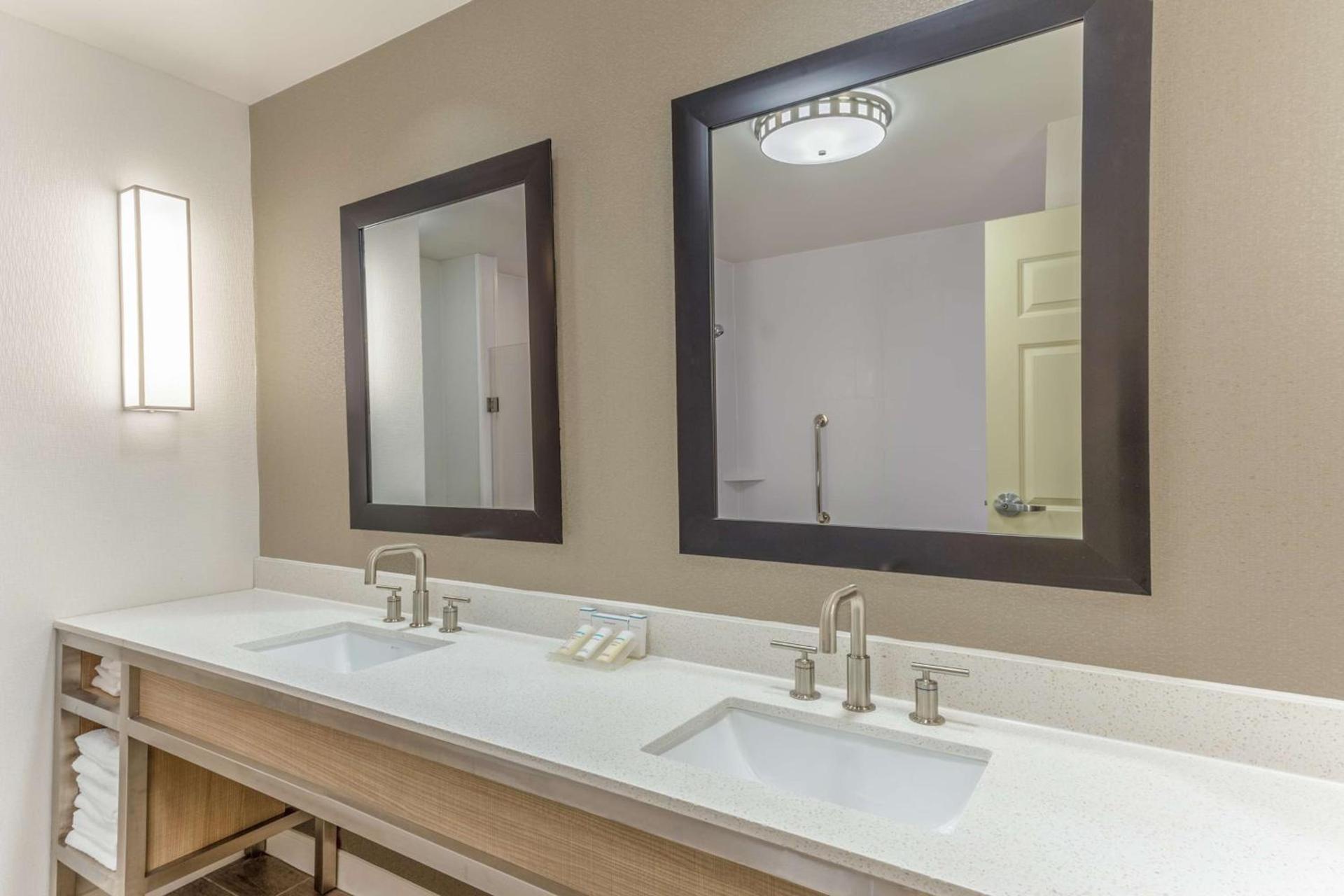 Hilton Garden Inn Saint Charles photo 10