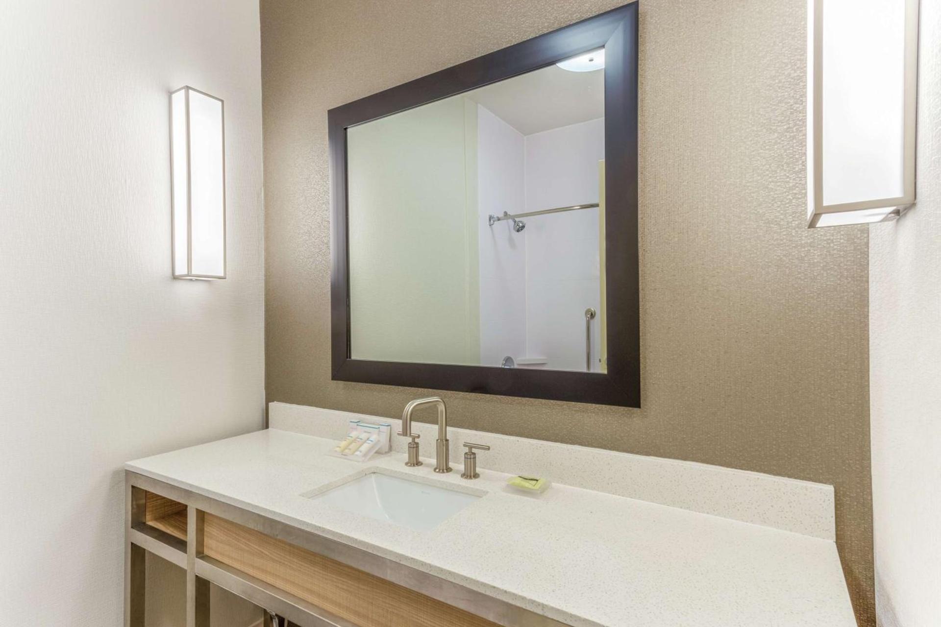 Hilton Garden Inn Saint Charles photo 12