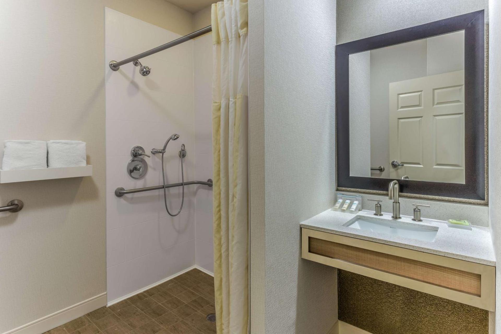 Hilton Garden Inn Saint Charles photo 13