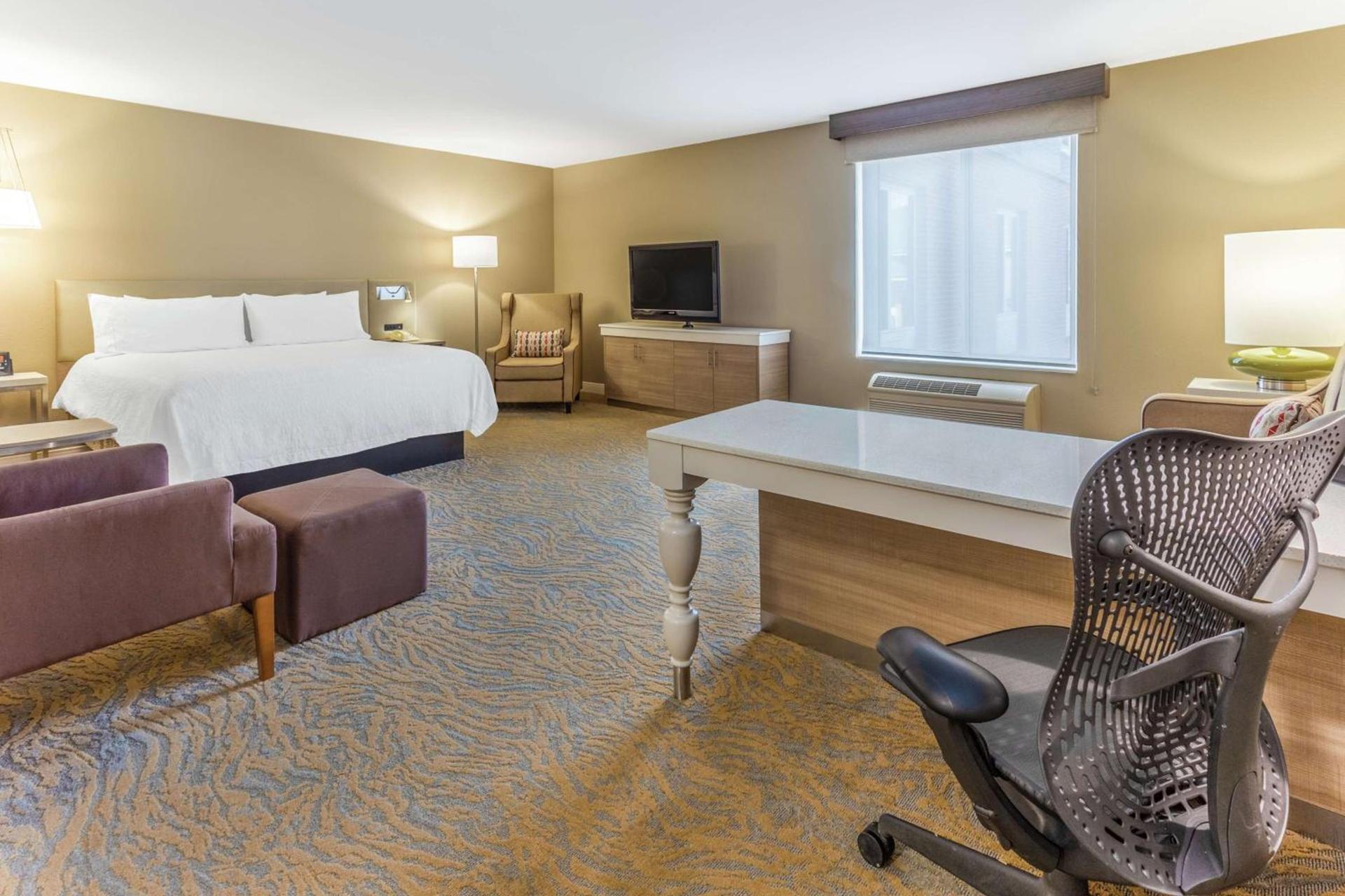 Hilton Garden Inn Saint Charles photo 18
