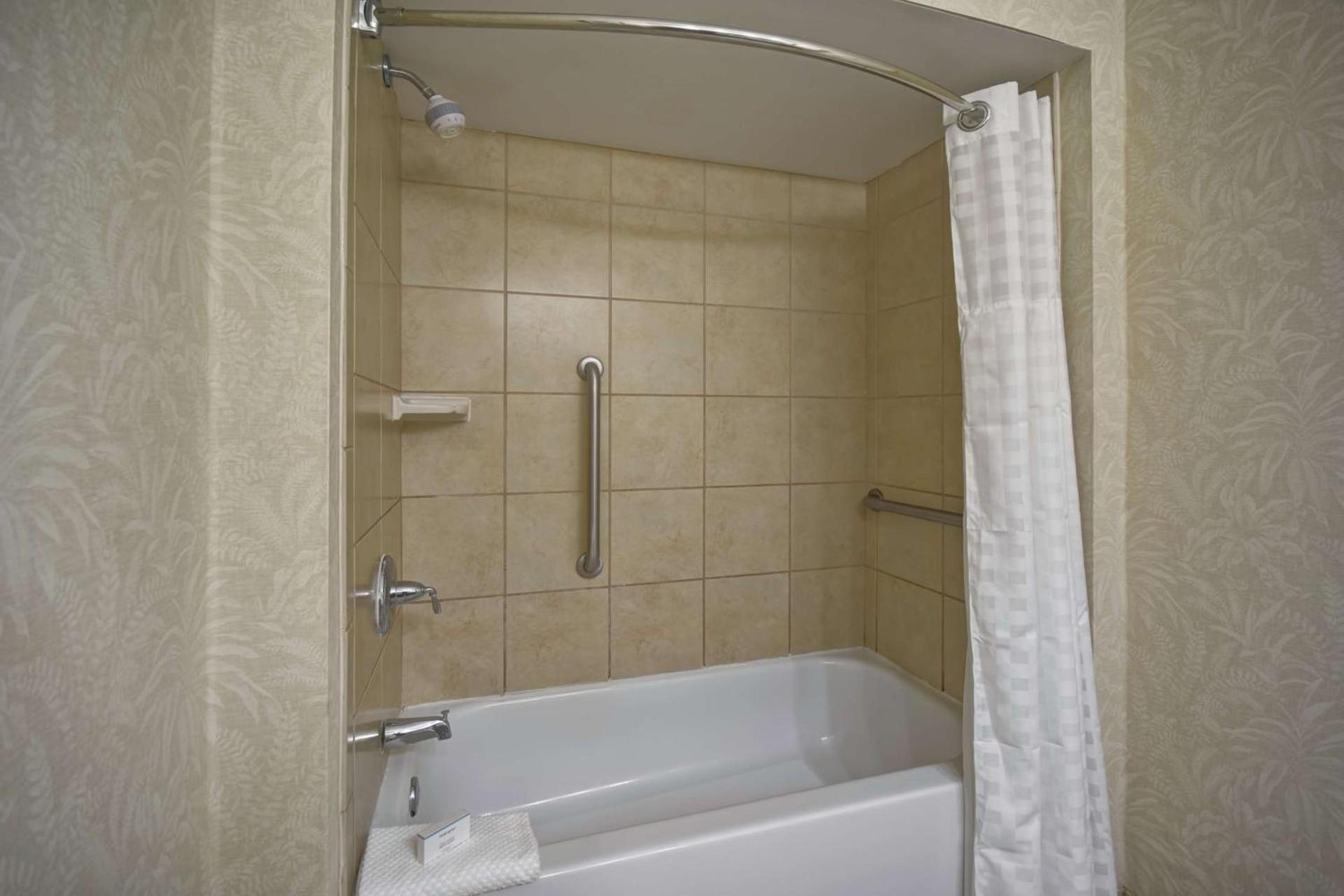 Embassy Suites Charleston - Historic District photo 18